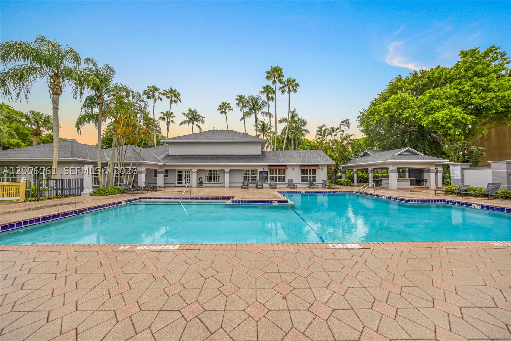 WINDWARD LAKES CONDO - Residential