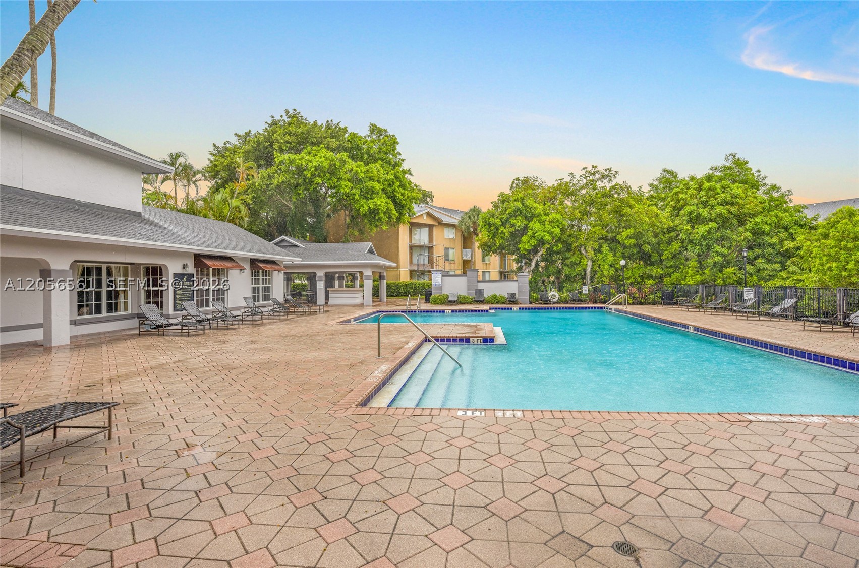 WINDWARD LAKES CONDO - Residential