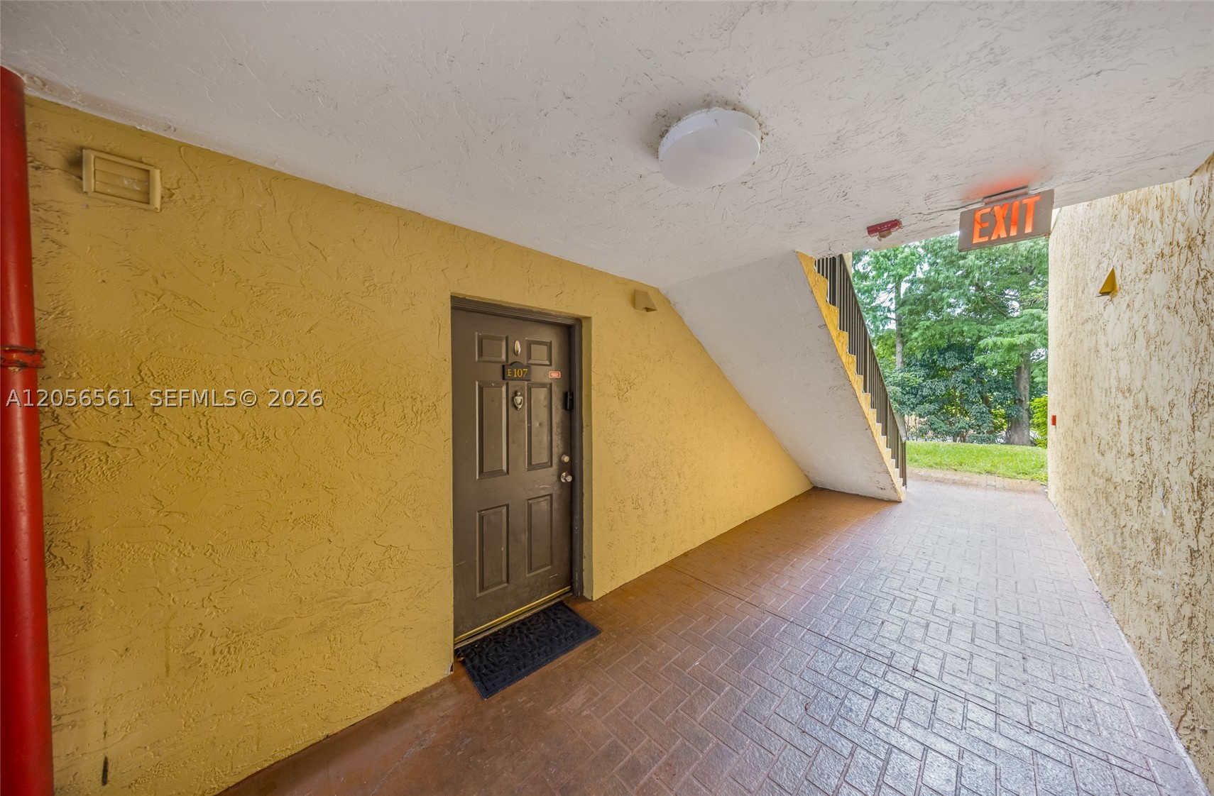 WINDWARD LAKES CONDO - Residential