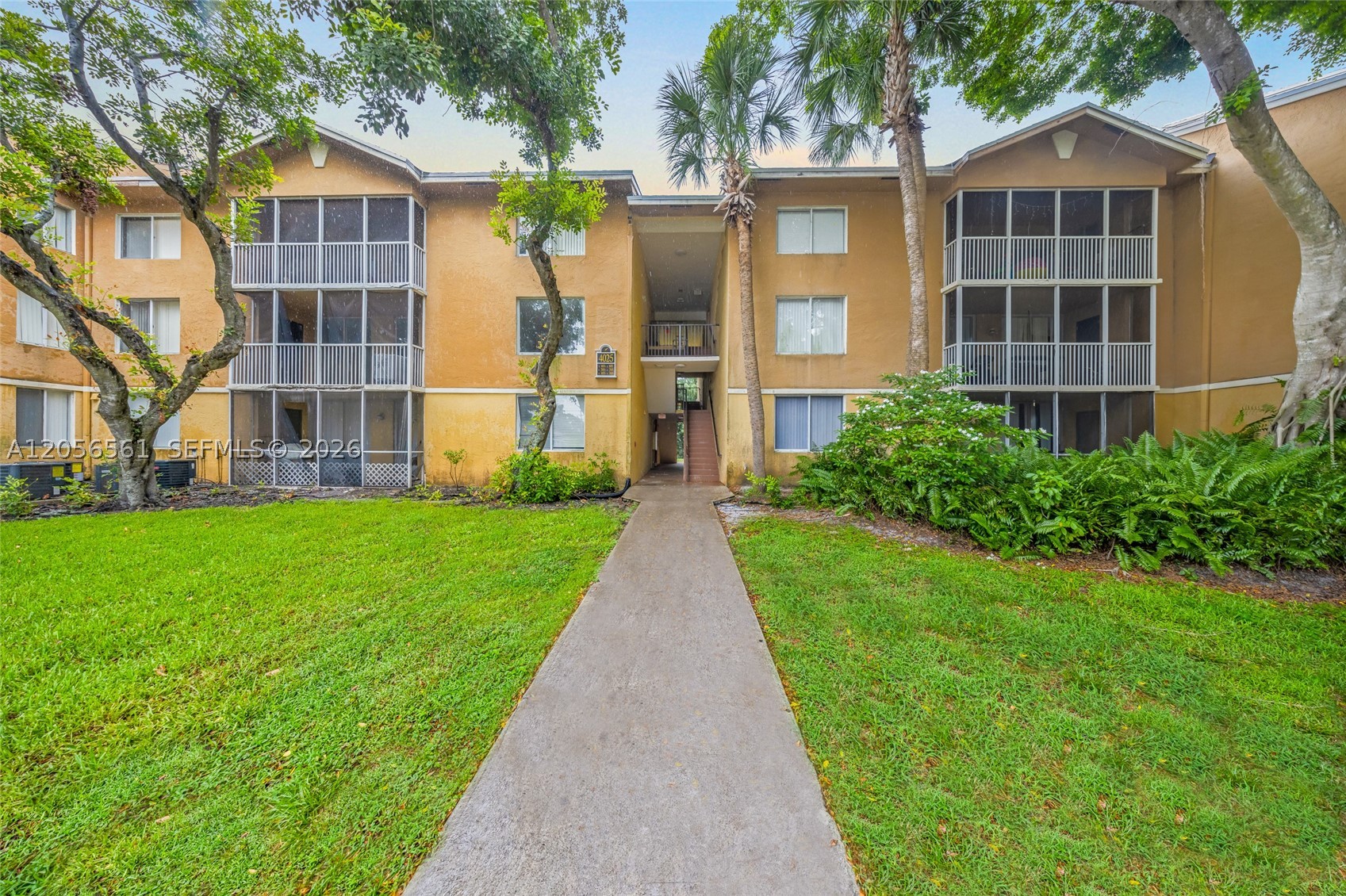 WINDWARD LAKES CONDO - Residential