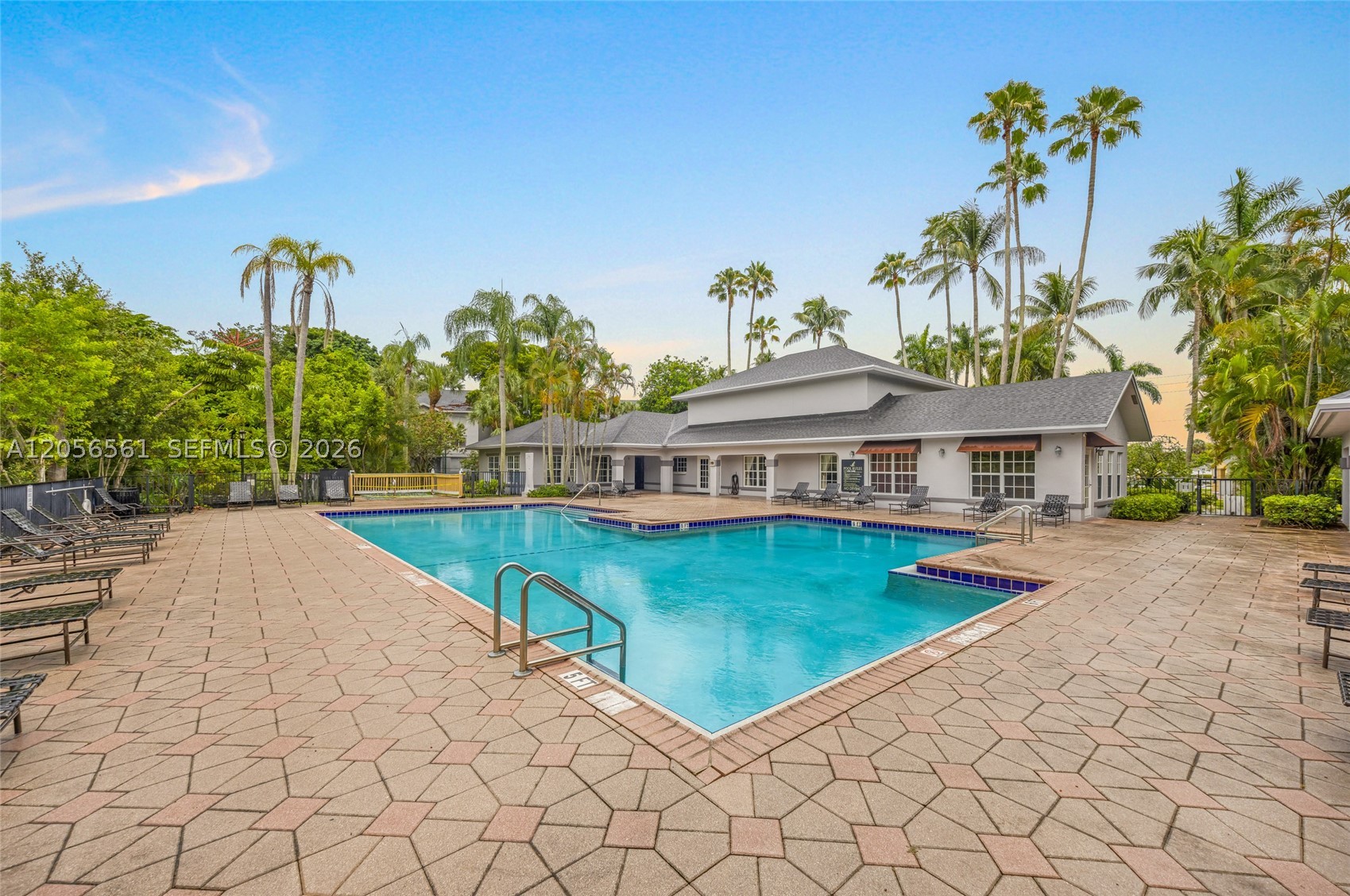 WINDWARD LAKES CONDO - Residential