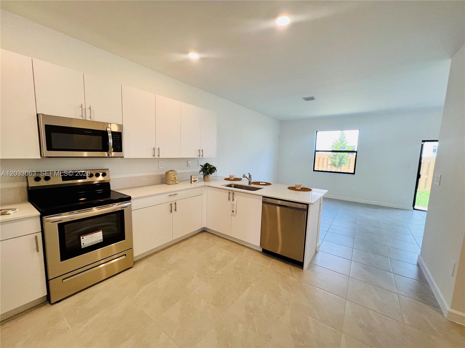 CORSICA SILVER PALM - Residential Lease