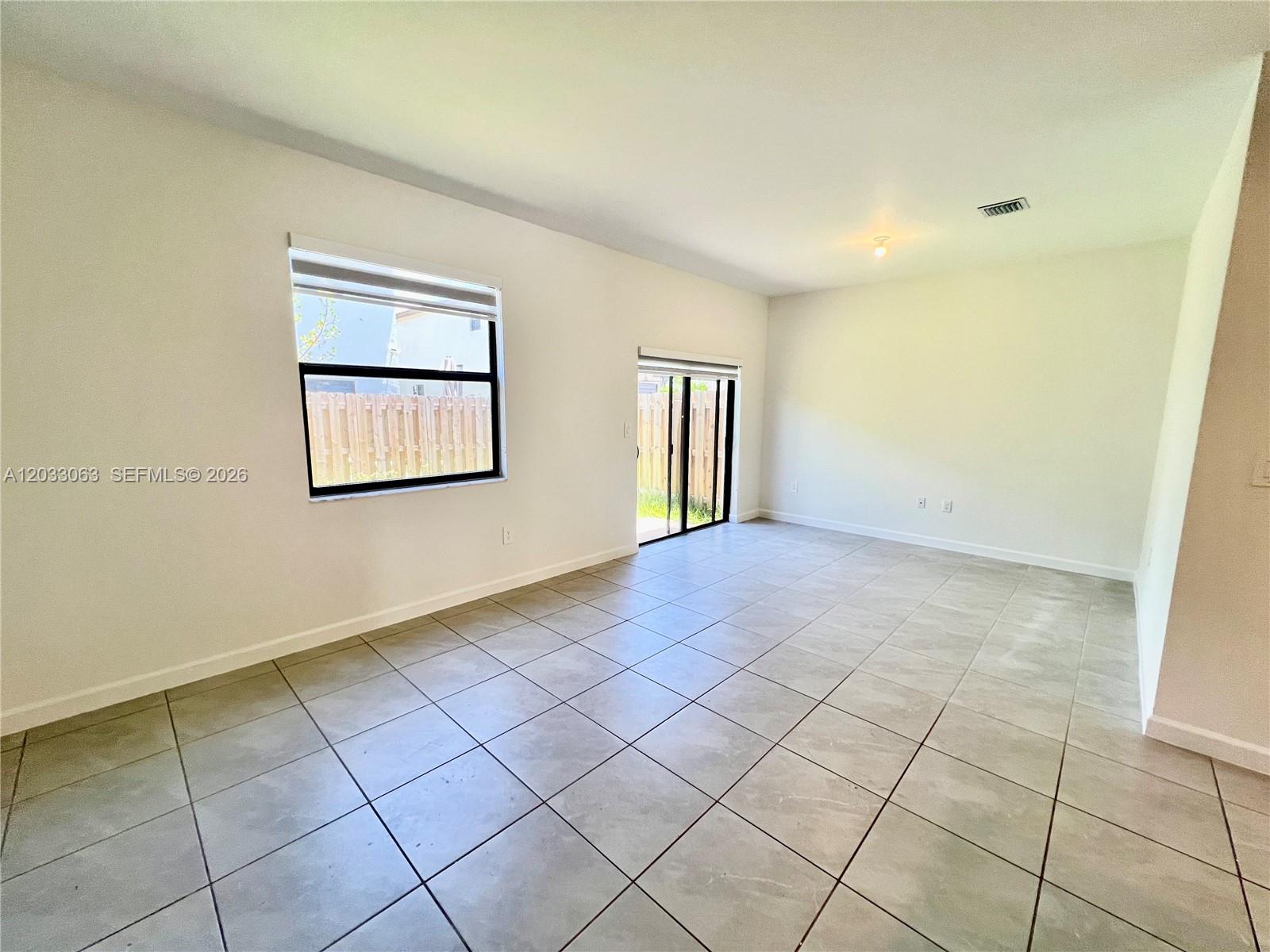 CORSICA SILVER PALM - Residential Lease