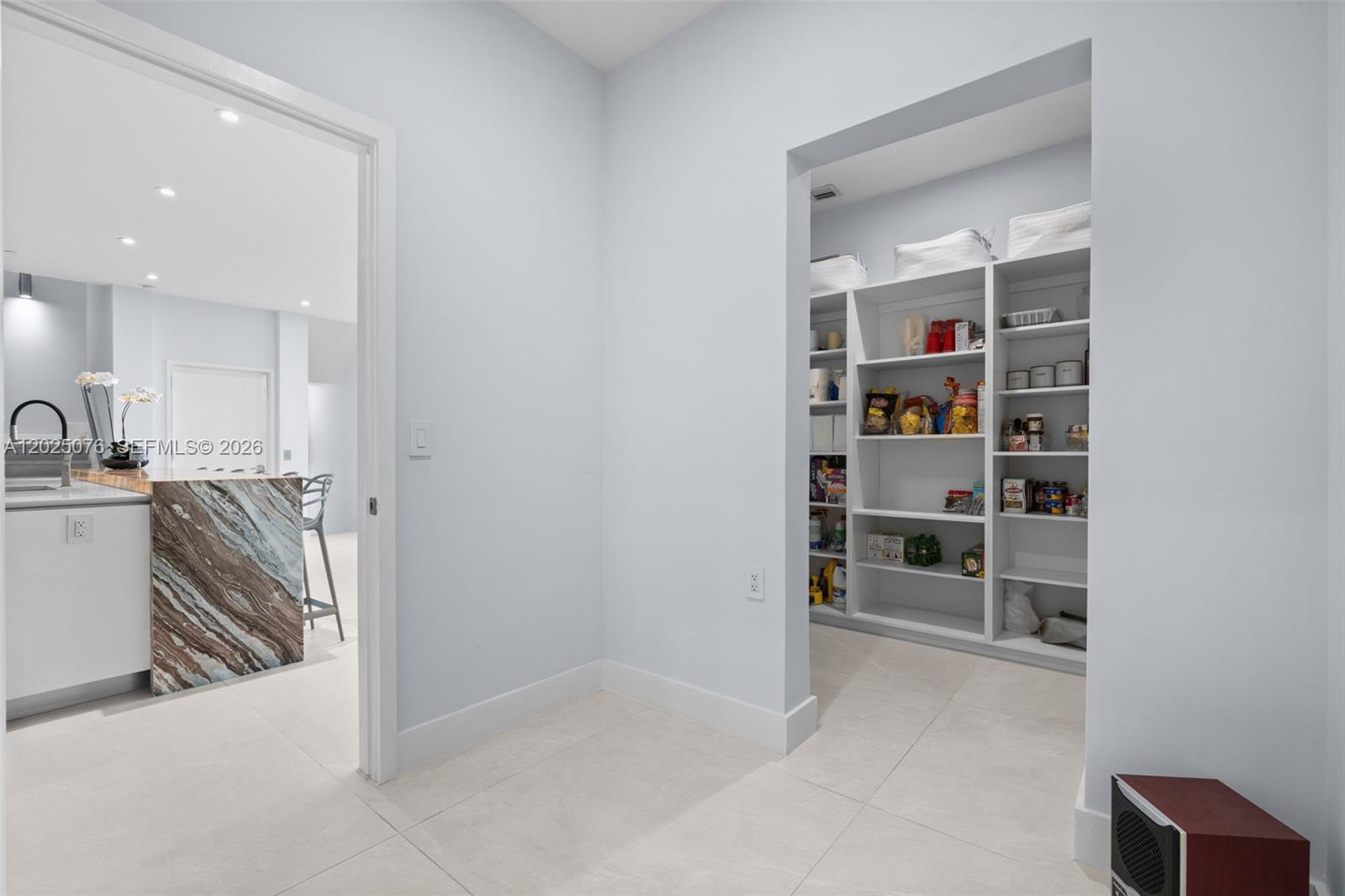 PARAISO BAY CONDO - Residential