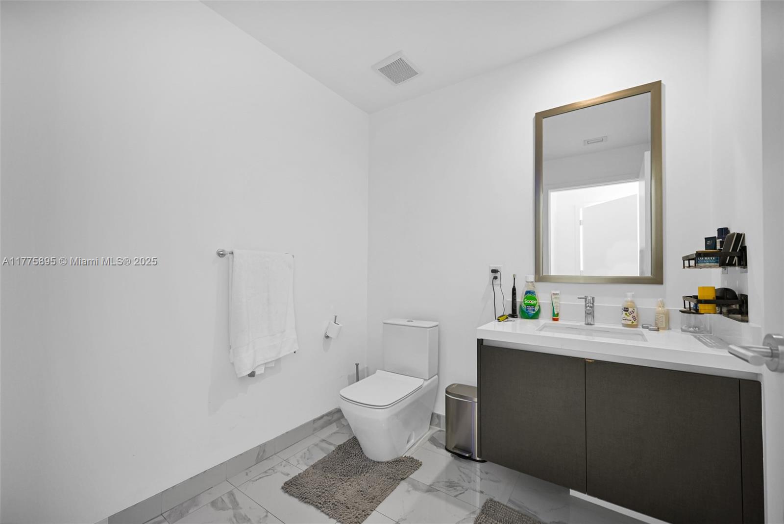 PARAMOUNT MIAMI WORLDCENT - Residential Lease