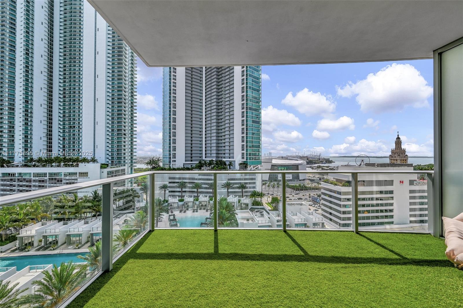 PARAMOUNT MIAMI WORLDCENT - Residential Lease