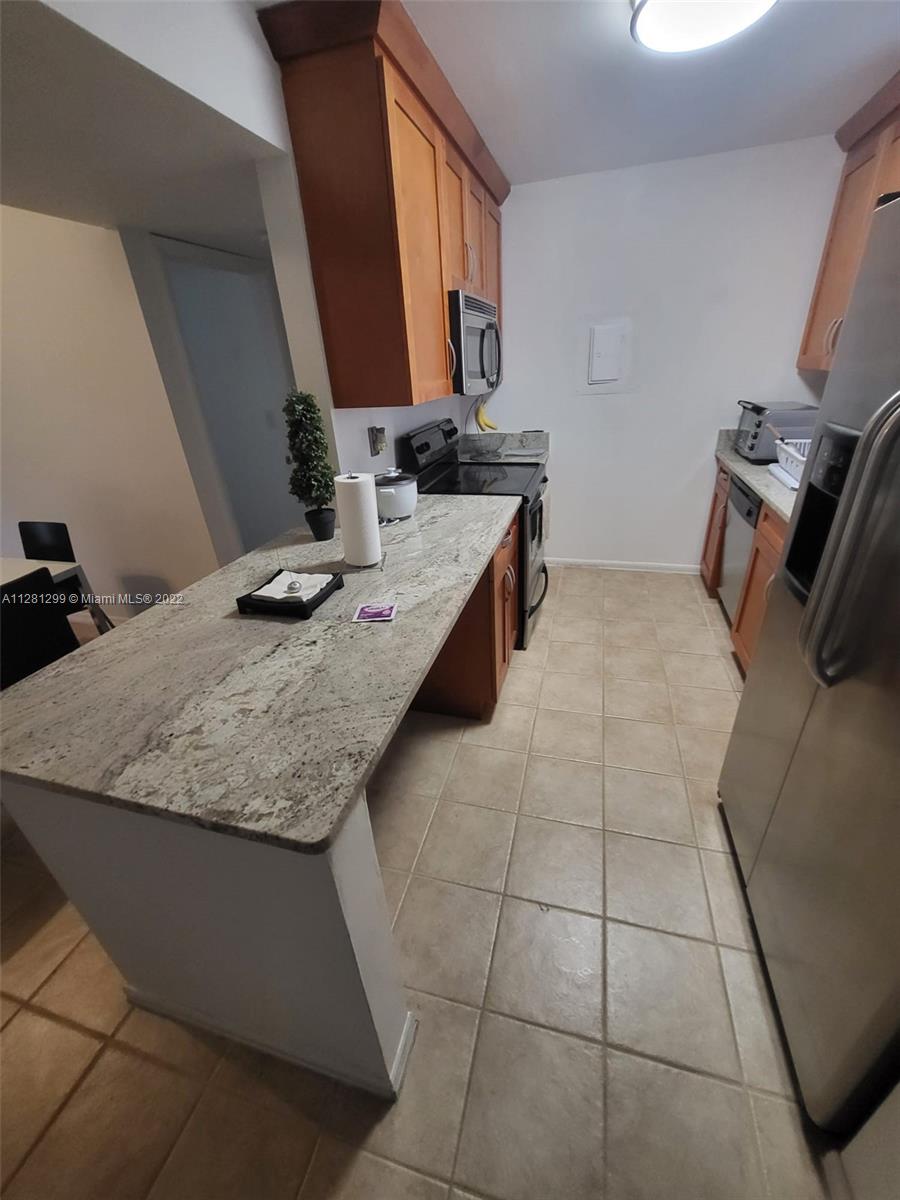 RACQUET CLUB VILLAGE APTS - Residential