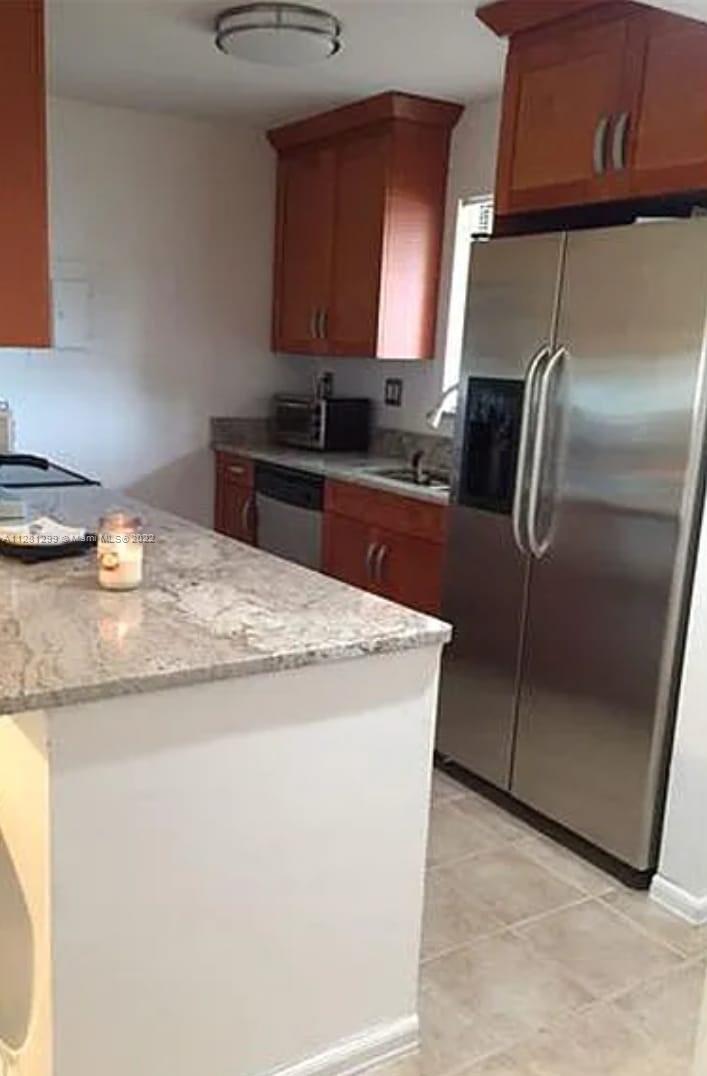 RACQUET CLUB VILLAGE APTS - Residential