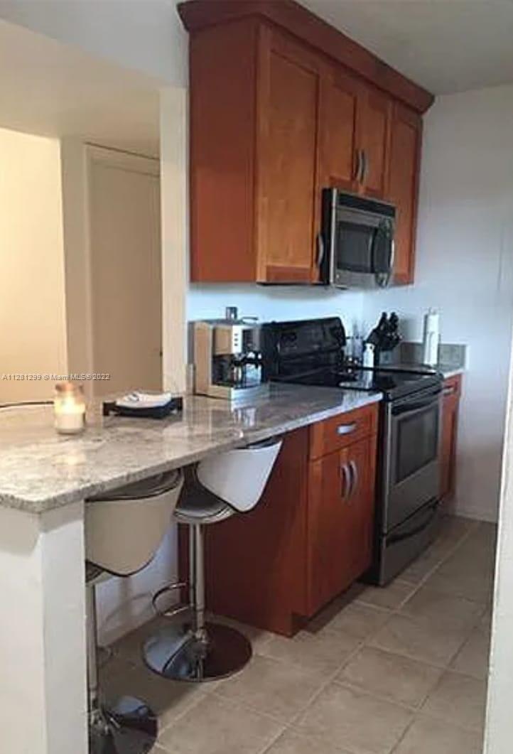 RACQUET CLUB VILLAGE APTS - Residential