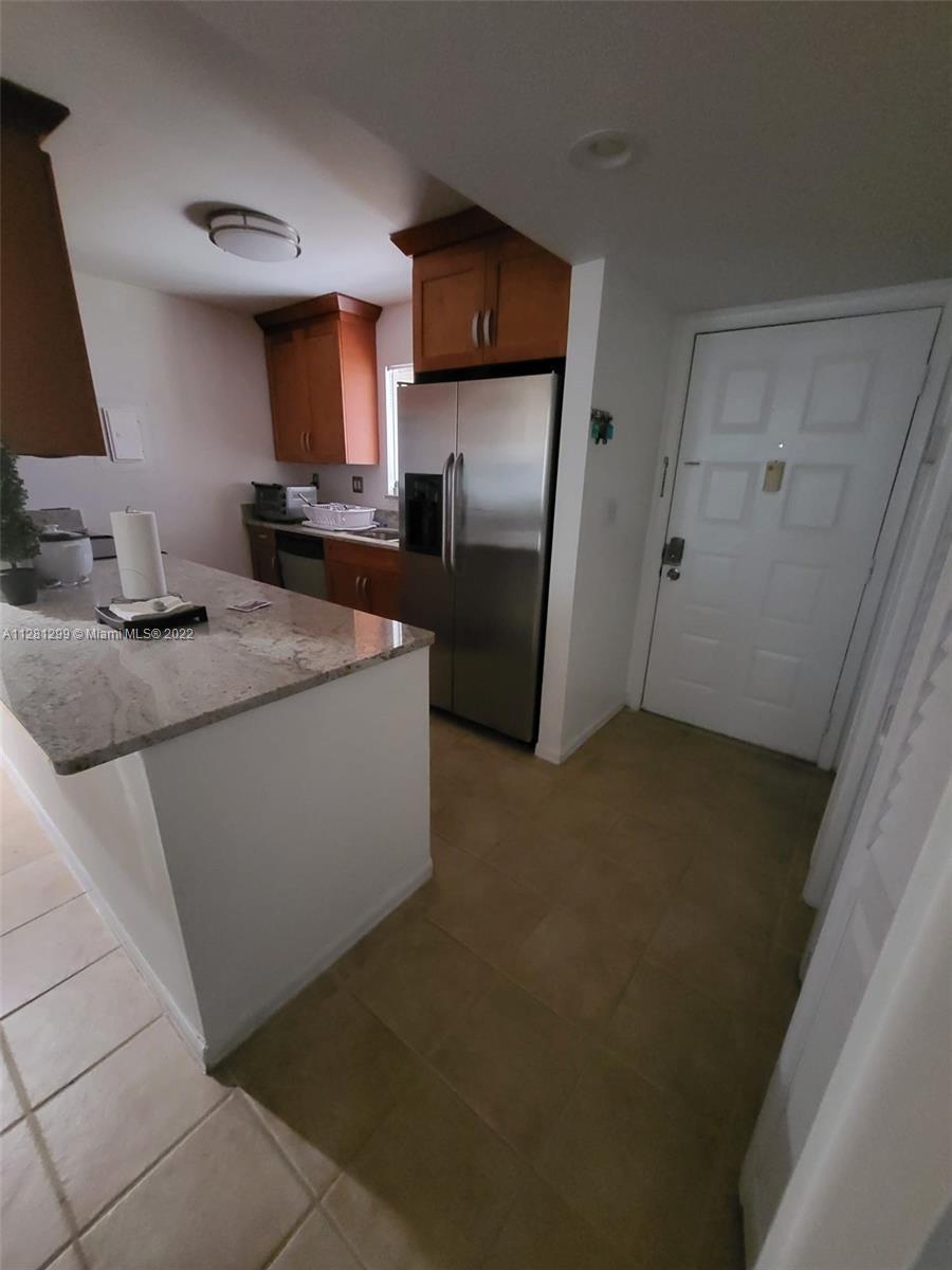 RACQUET CLUB VILLAGE APTS - Residential