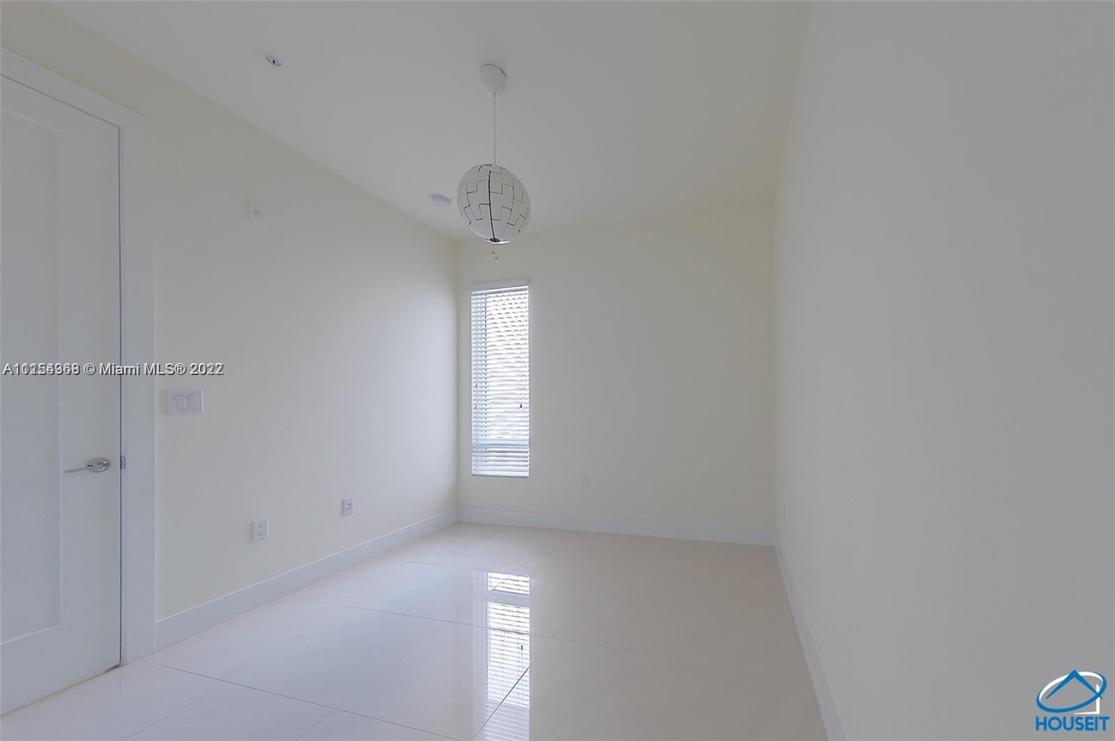 LANDMARK AT DORAL CONDO - Residential