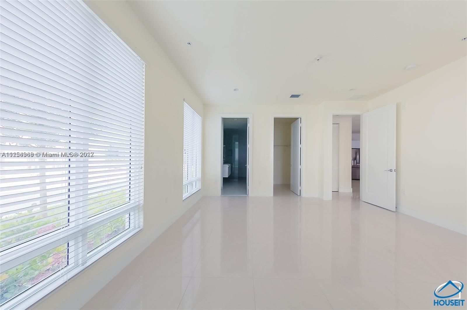 LANDMARK AT DORAL CONDO - Residential