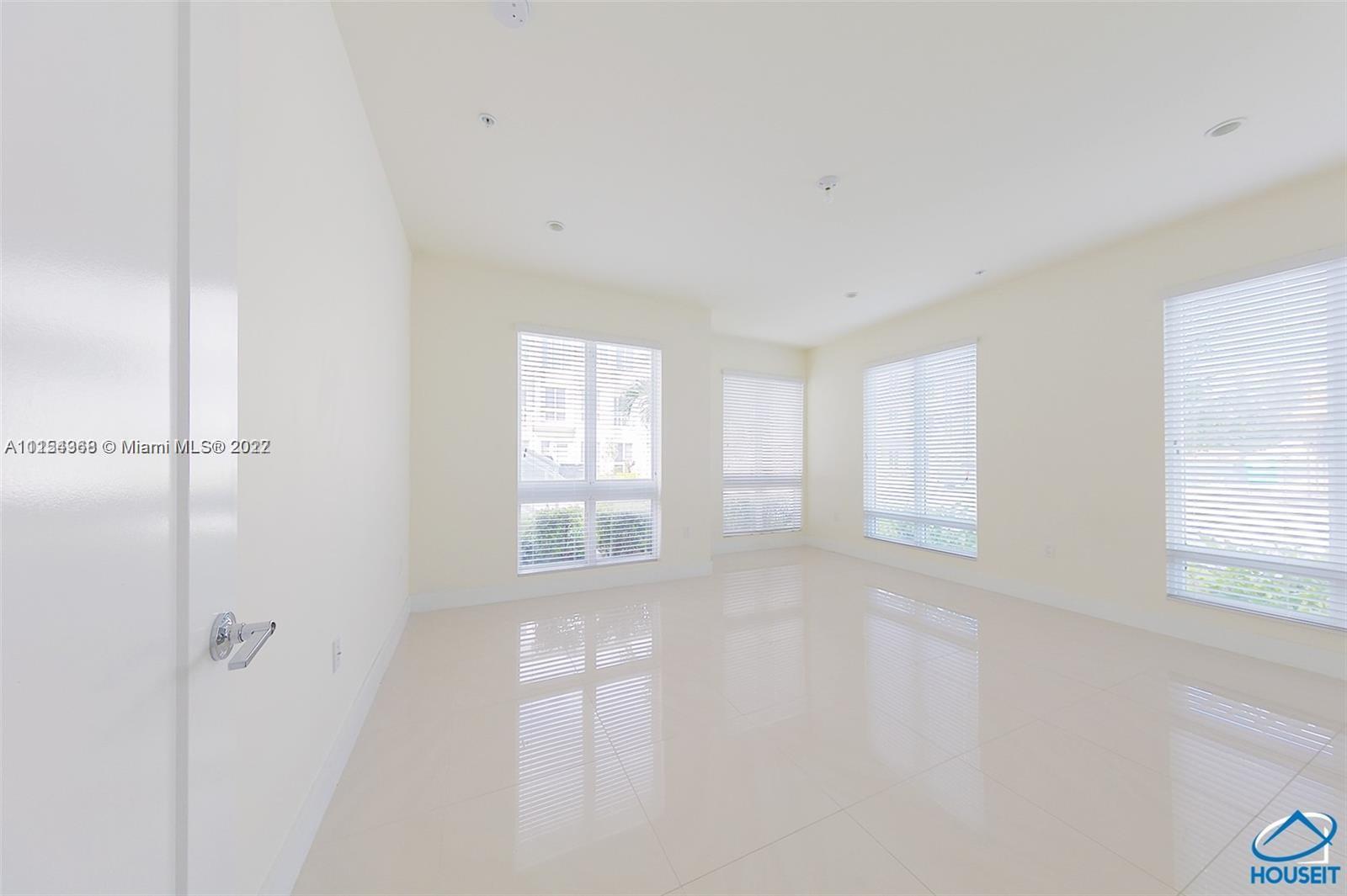 LANDMARK AT DORAL CONDO - Residential