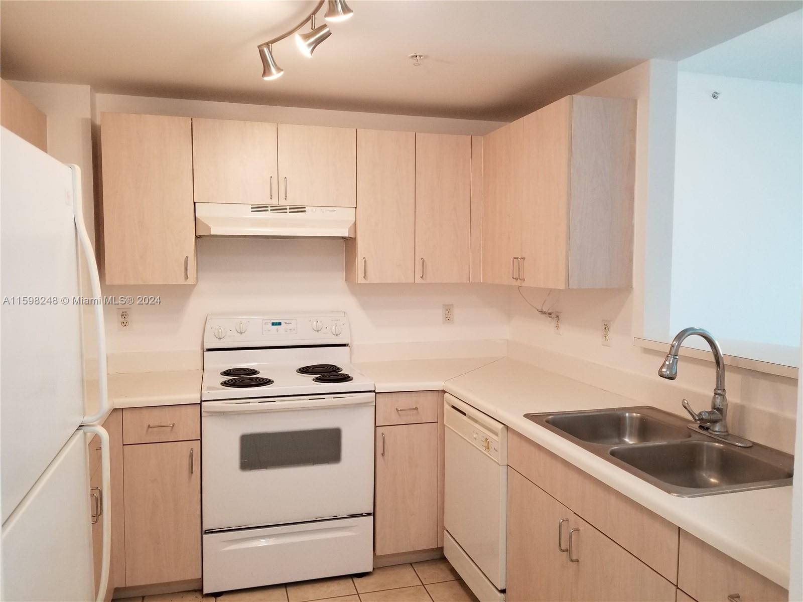DOUGLAS GRAND CONDO - Residential Lease