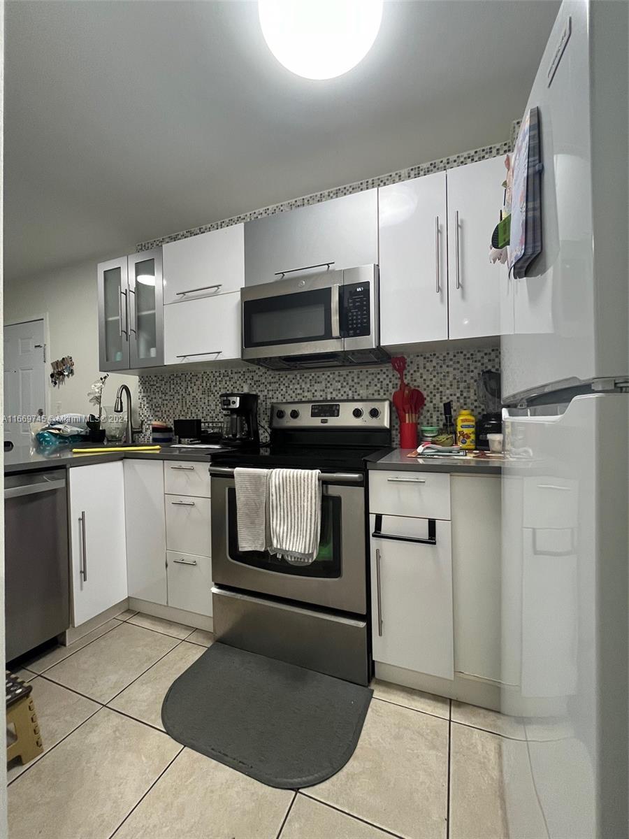 FONTAINEBLEAU GARDENS CON - Residential