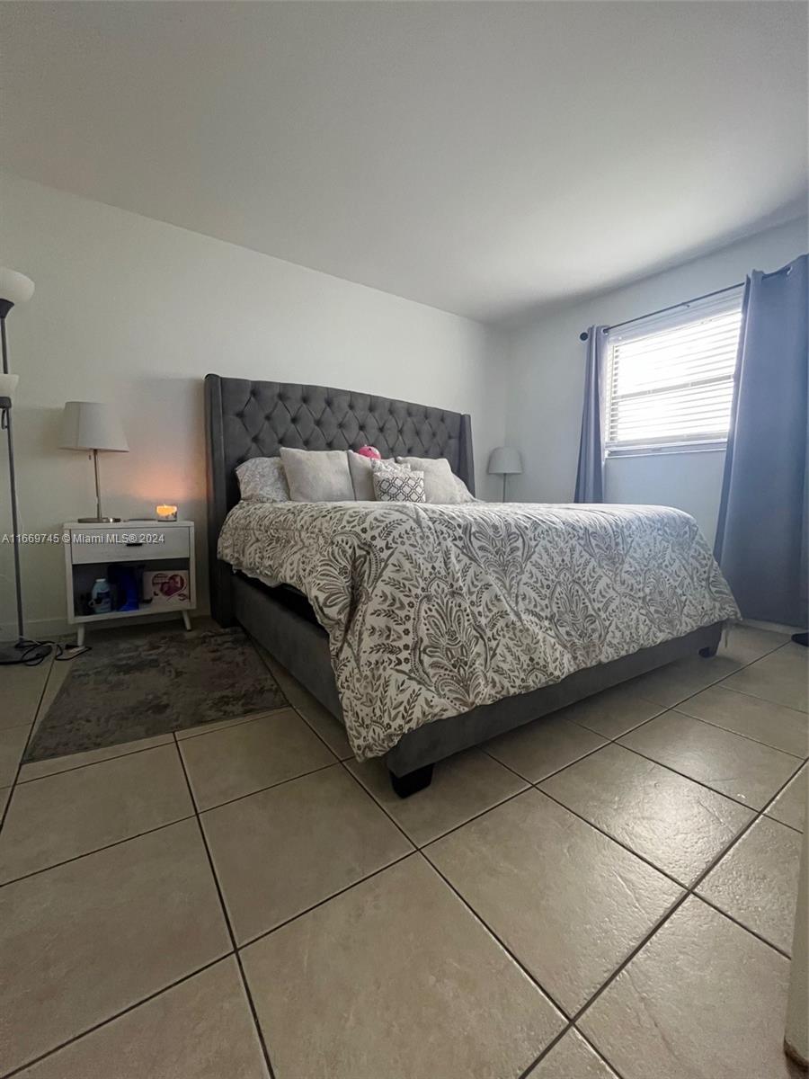 FONTAINEBLEAU GARDENS CON - Residential