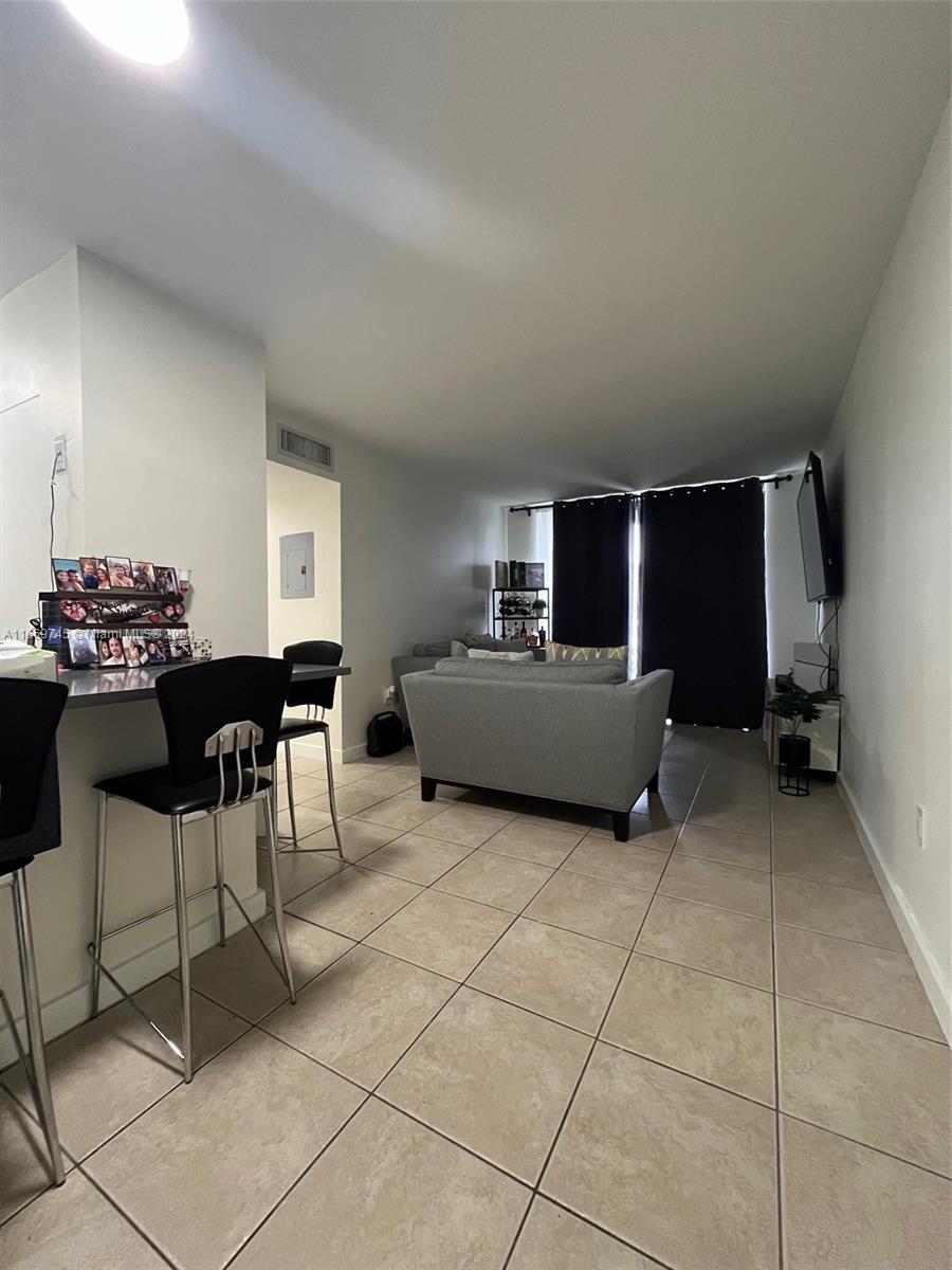 FONTAINEBLEAU GARDENS CON - Residential