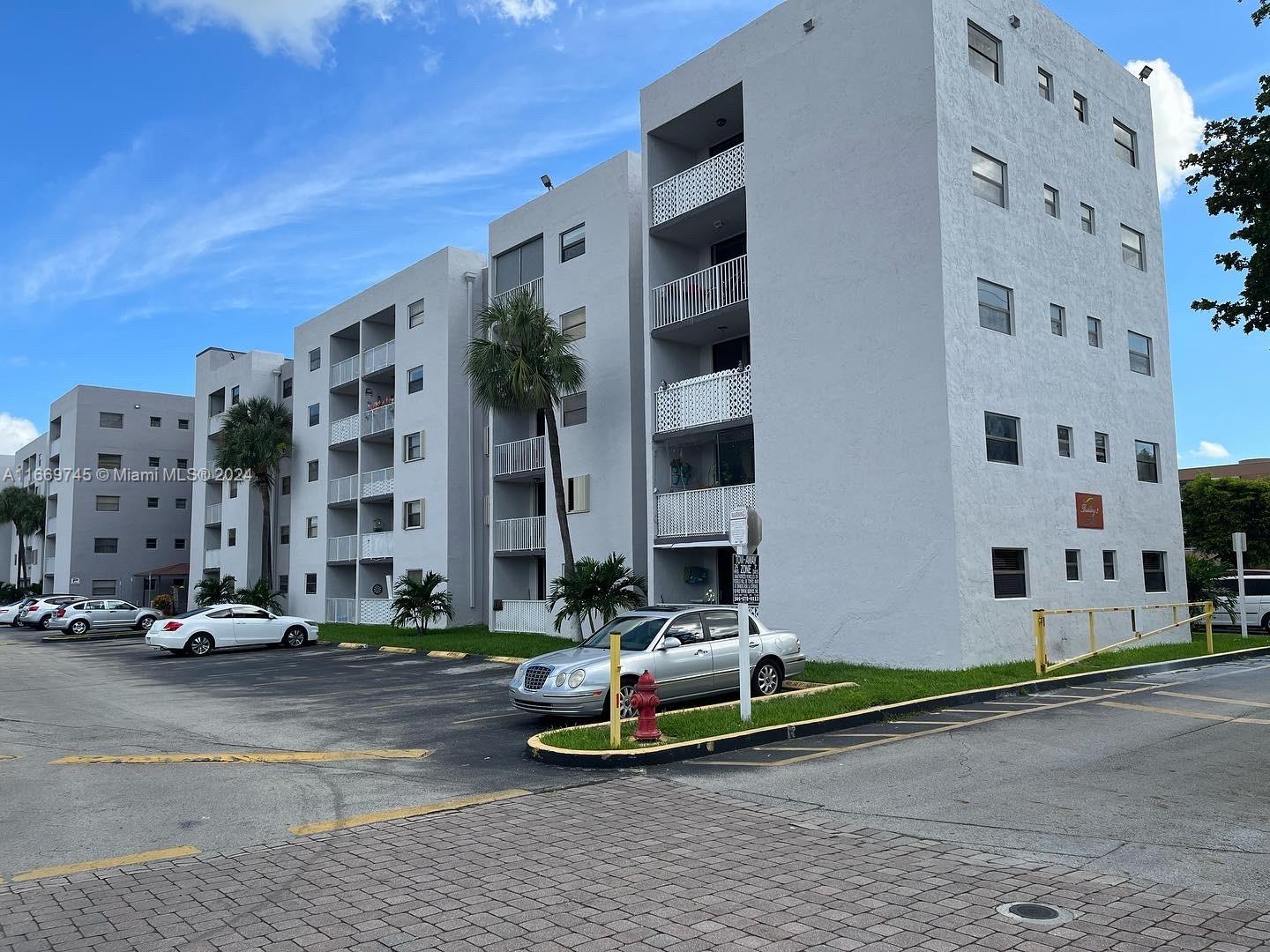Beautifully tiled throughout, this 2/2 condo features a modern kitchen with granite countertops and an in unit Stackable W/D for added convenience. Located in a prime area, it's close to top rated A schools, shopping and major highways, offering easy access to everything Miami has to offer. Perfect for anyone searching for a comfortable and convenient location !!! Rented until 2/2027 at $2200
 DO NOT DISTURB THE TENANTS !!! Showings mon-fri after 5:30