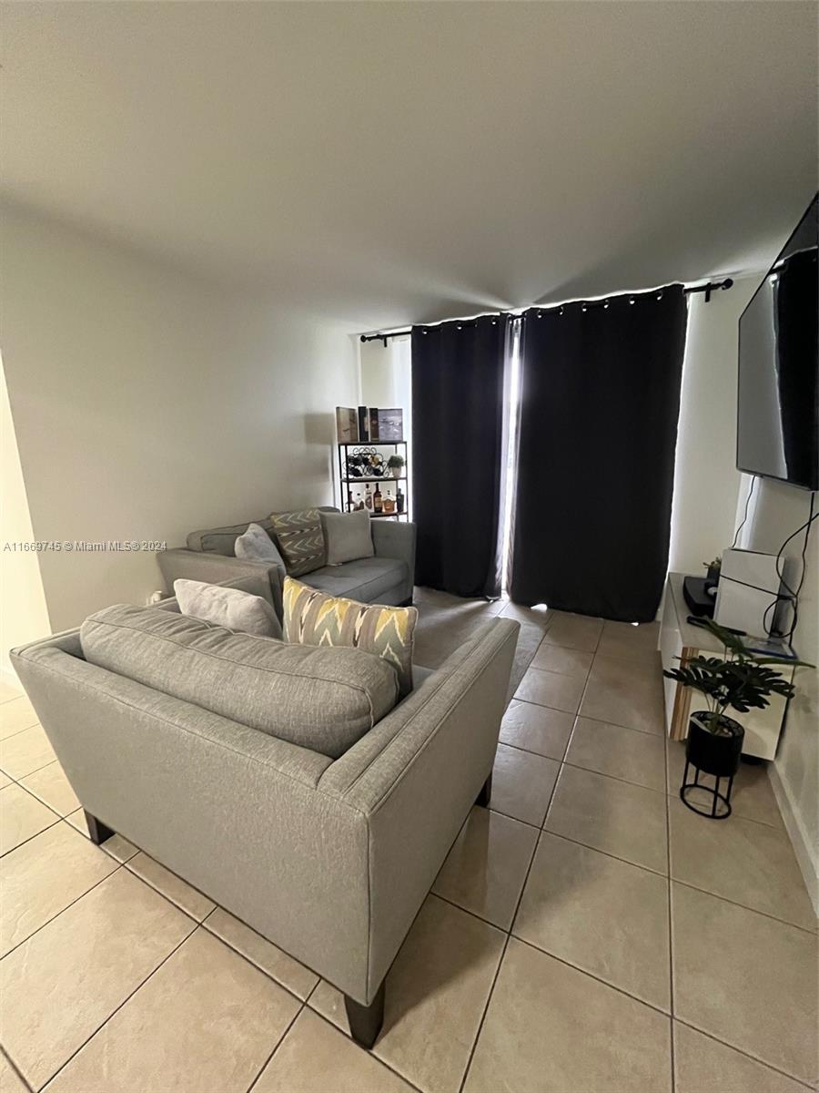 FONTAINEBLEAU GARDENS CON - Residential