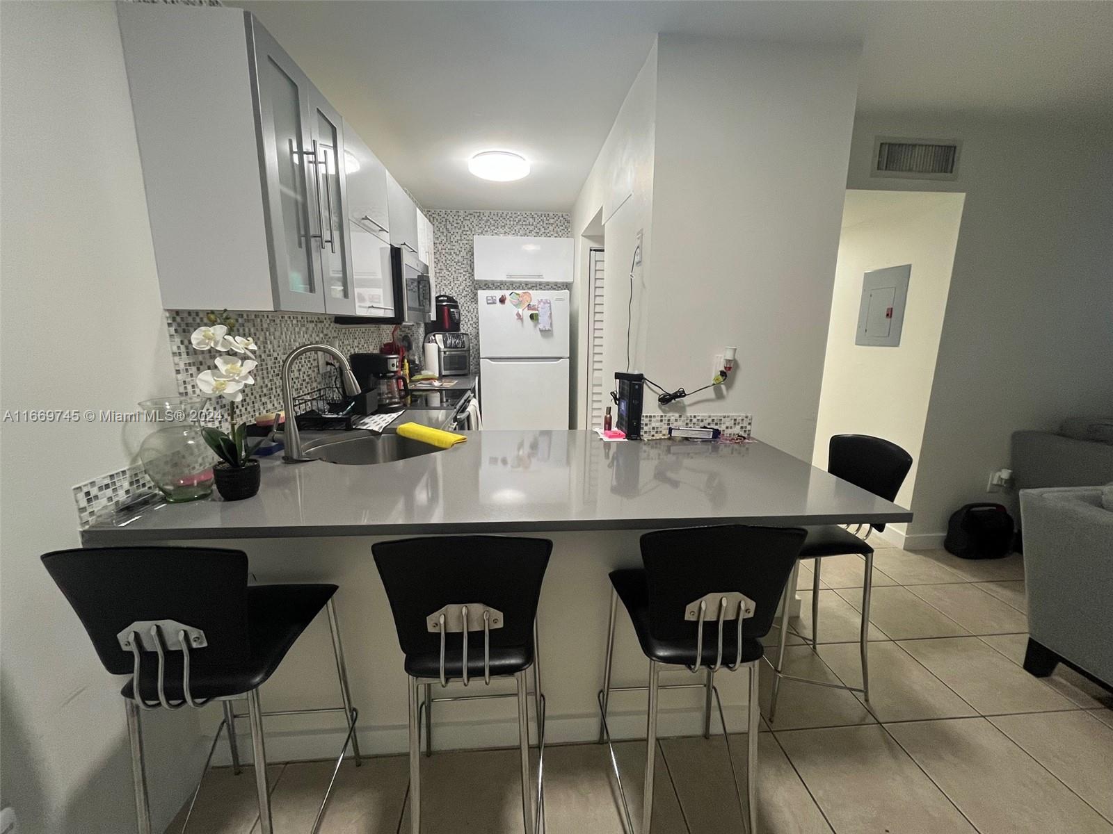 FONTAINEBLEAU GARDENS CON - Residential