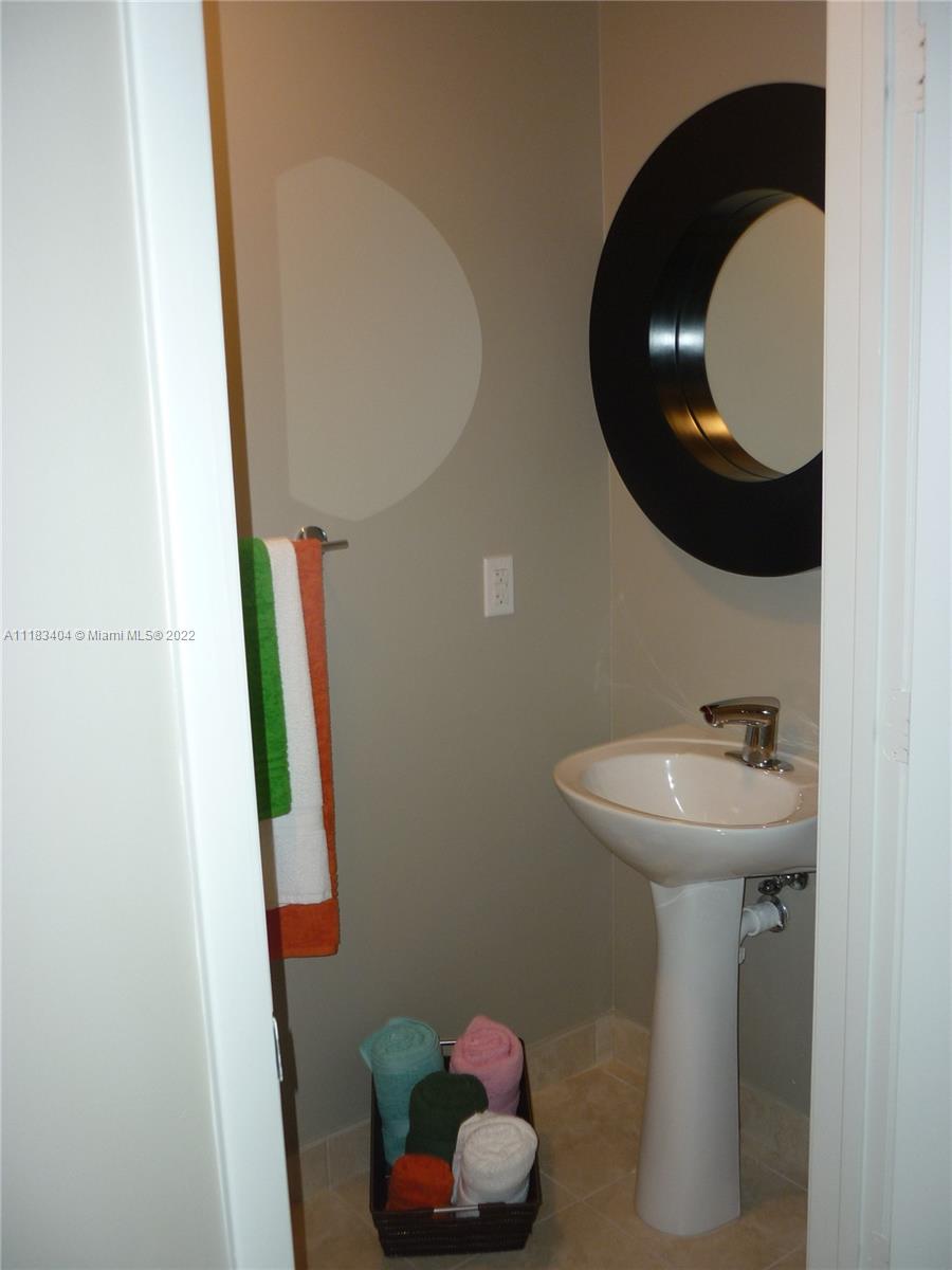 IVY CONDO - Residential Lease