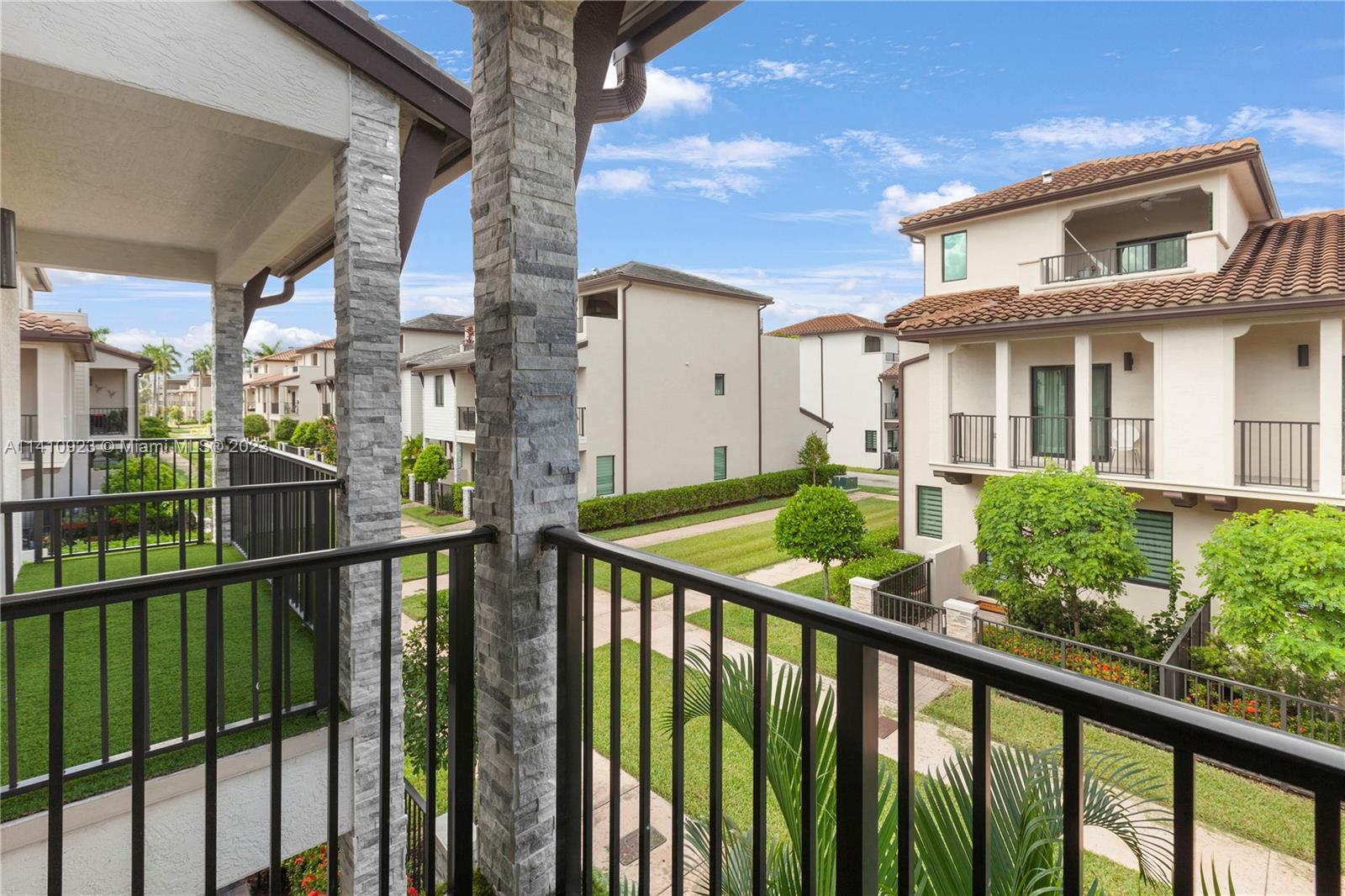 DOWNTOWN DORAL SOUTH PHAS - Residential