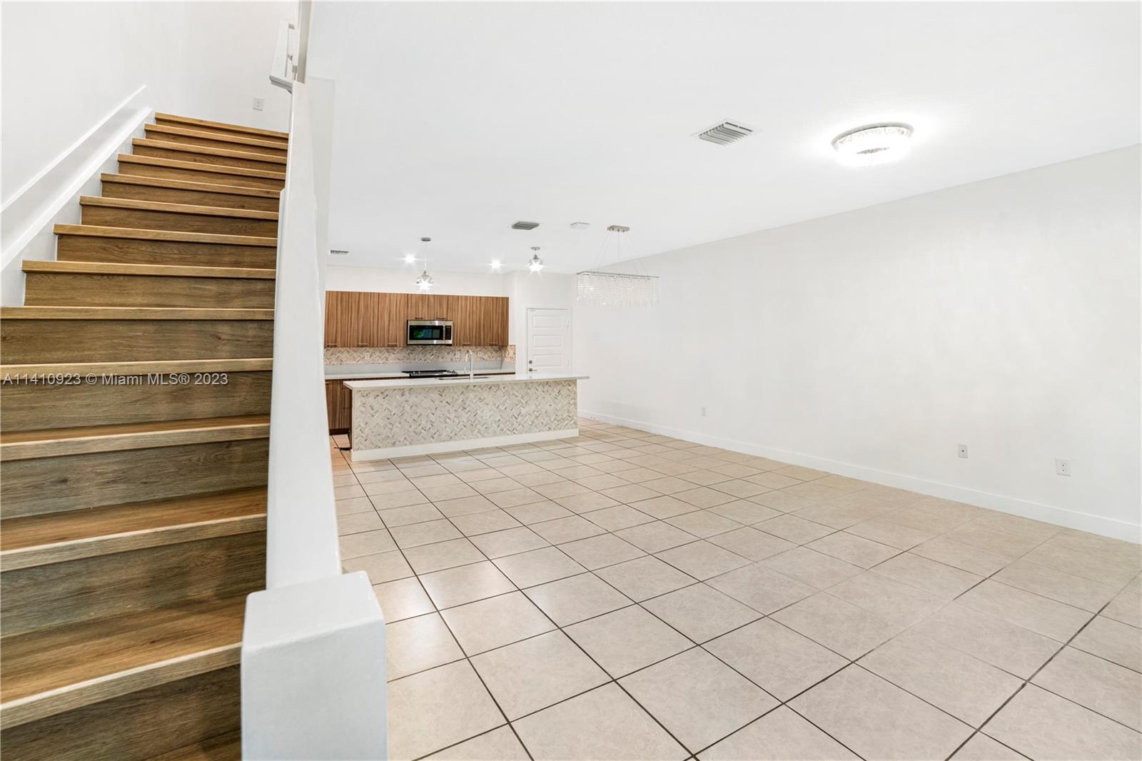 DOWNTOWN DORAL SOUTH PHAS - Residential