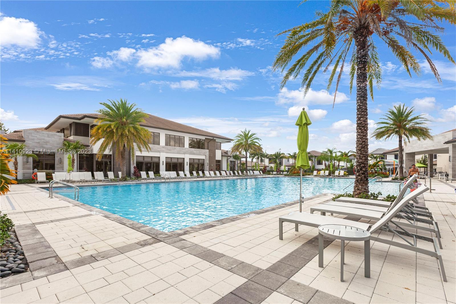DOWNTOWN DORAL SOUTH PHAS - Residential