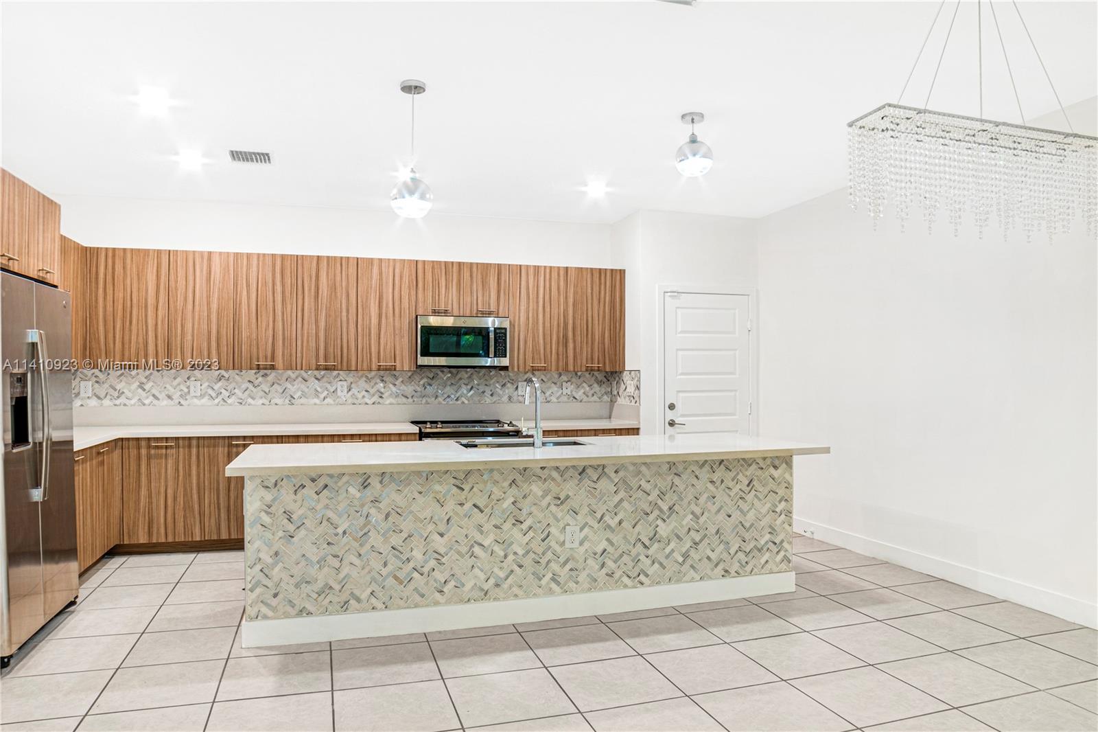 DOWNTOWN DORAL SOUTH PHAS - Residential