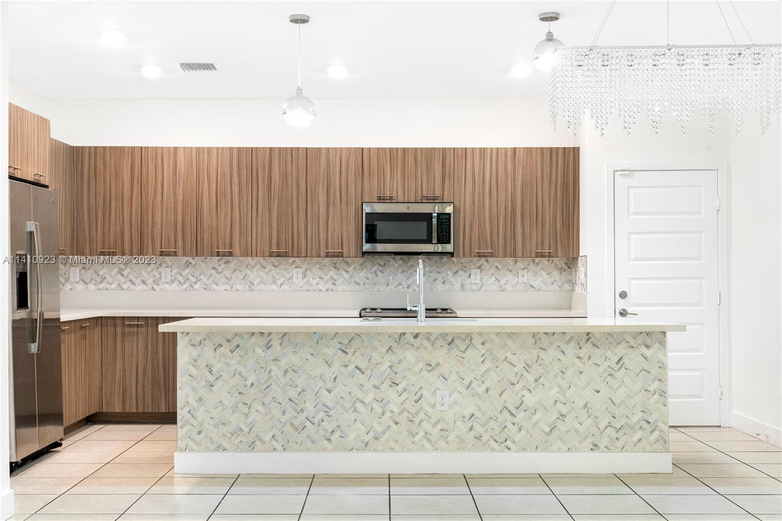 DOWNTOWN DORAL SOUTH PHAS - Residential