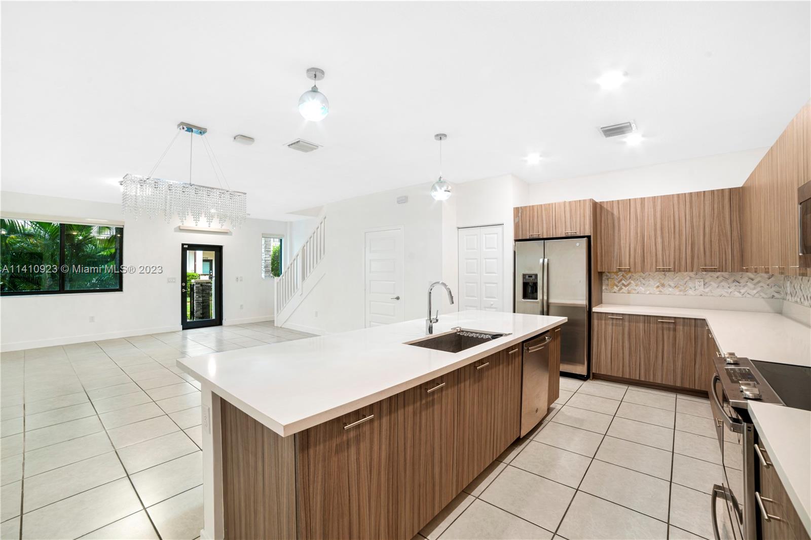 DOWNTOWN DORAL SOUTH PHAS - Residential