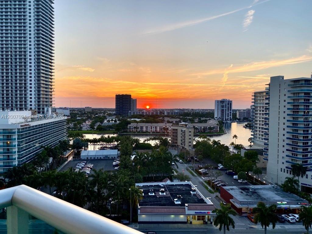 TIDES ON HOLLYWOOD BEACH - Residential