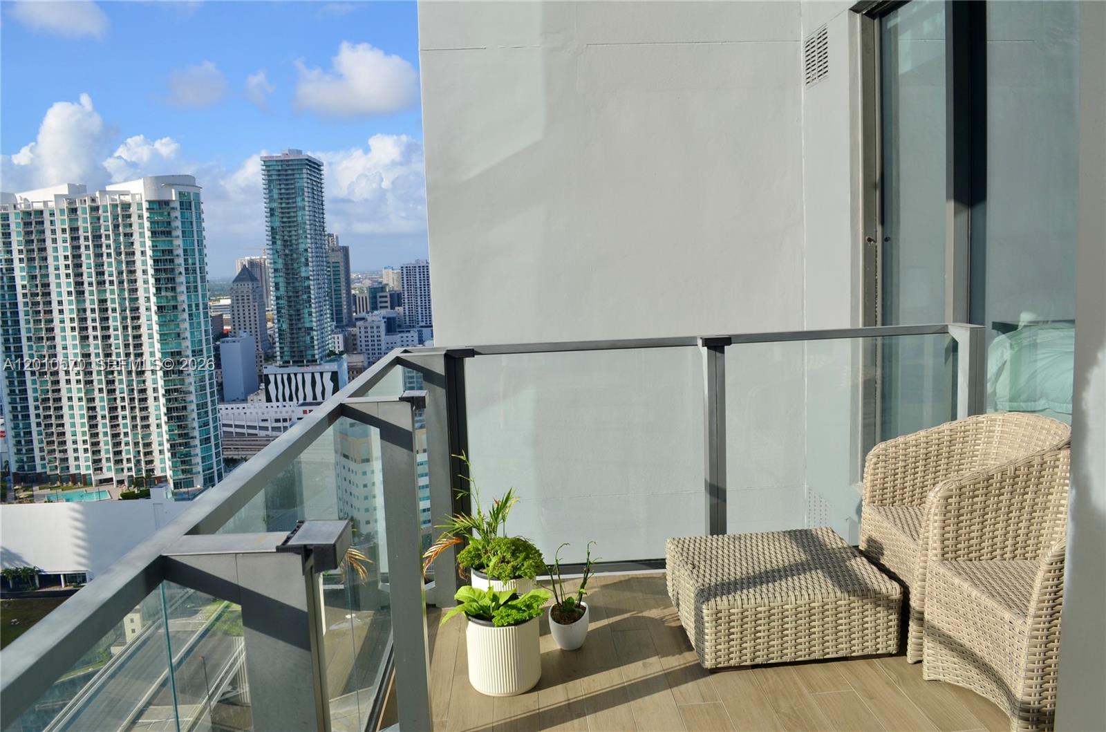 REACH CONDO - Residential