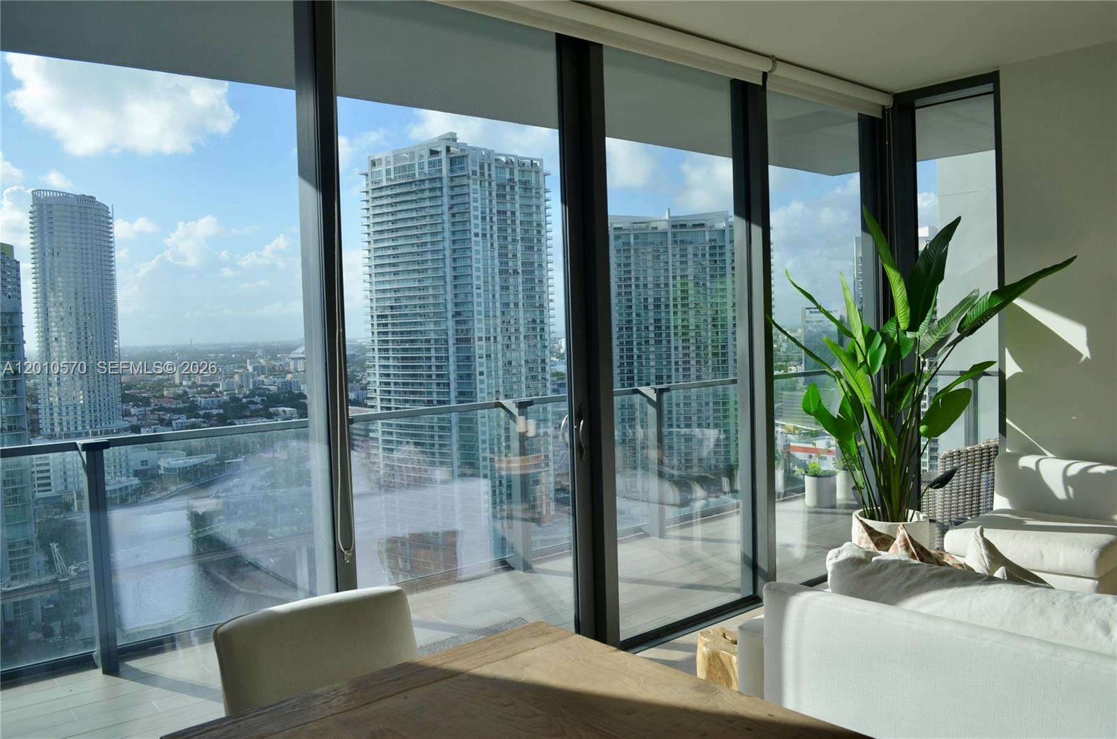 REACH CONDO - Residential