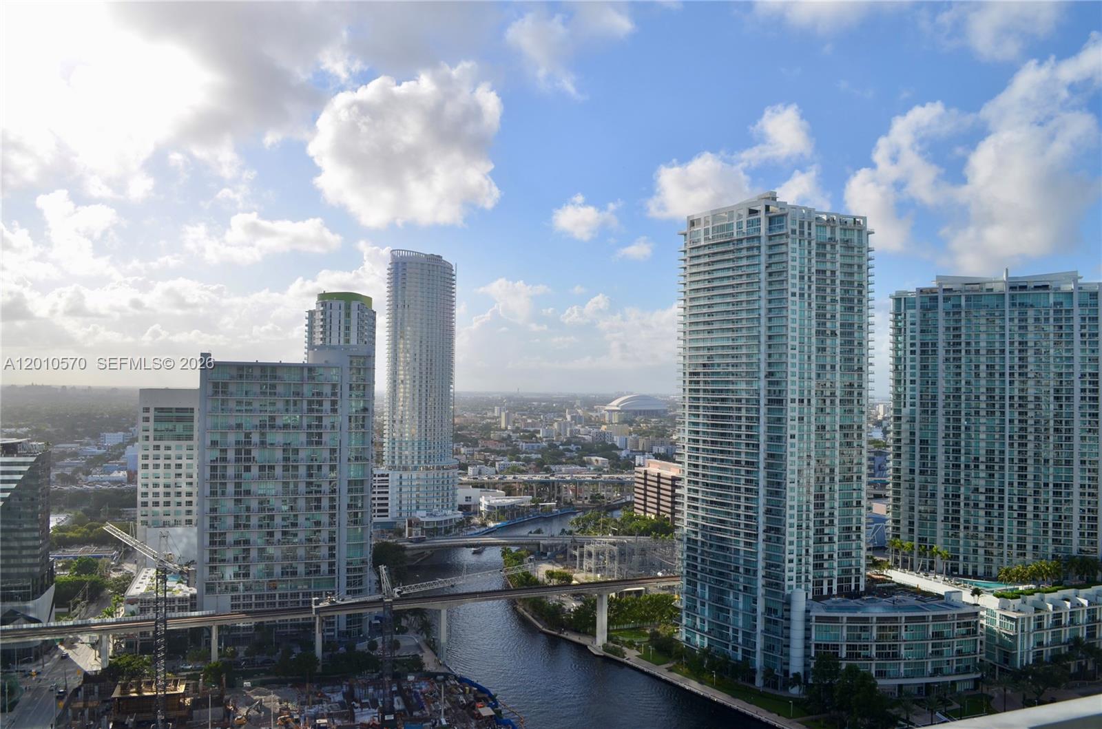 REACH CONDO - Residential