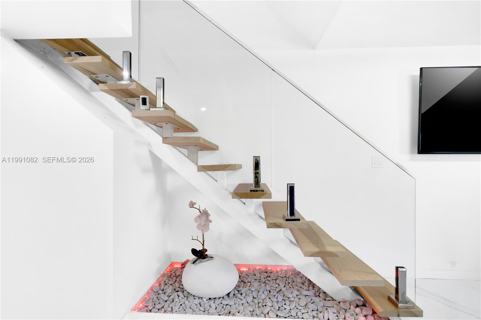 J R CONDO PH I - Residential