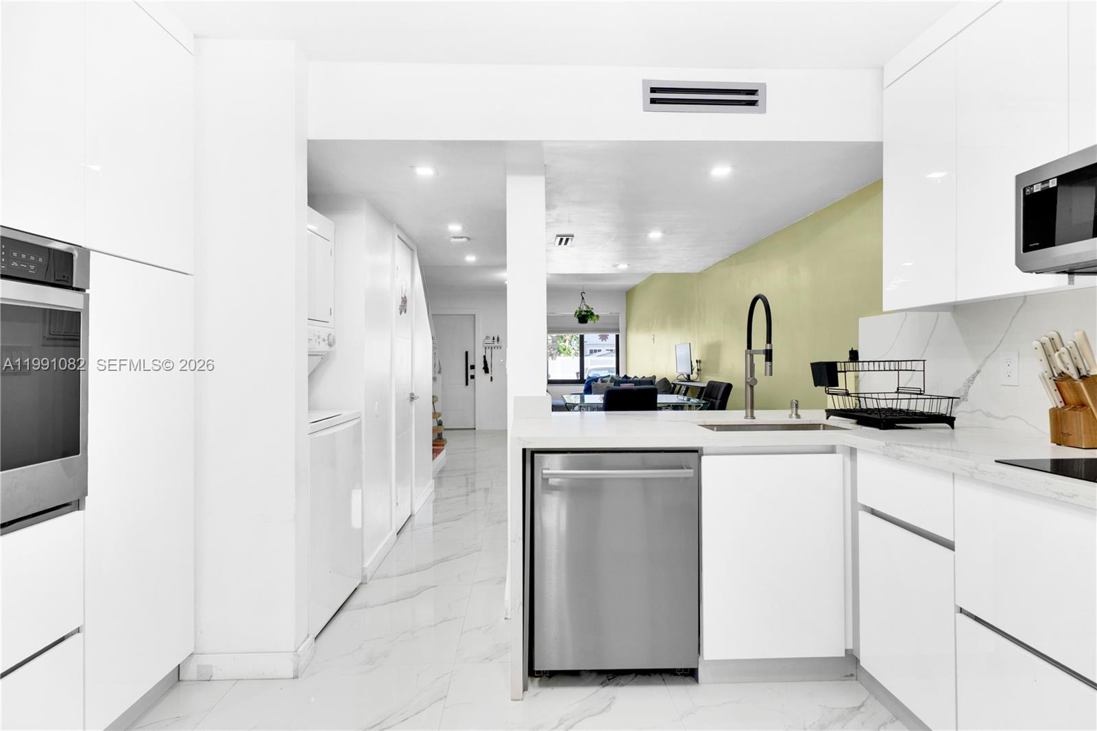 J R CONDO PH I - Residential