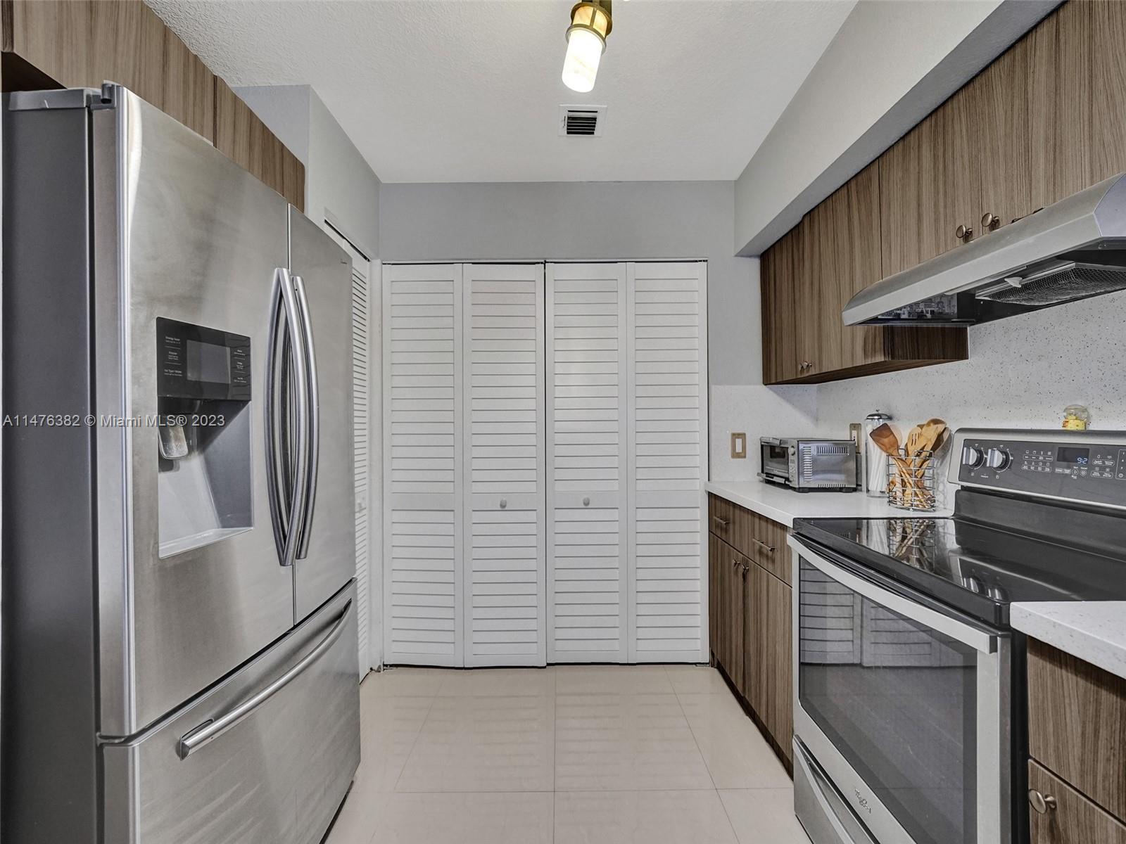 SOMERSET FOUR REPLAT - Residential