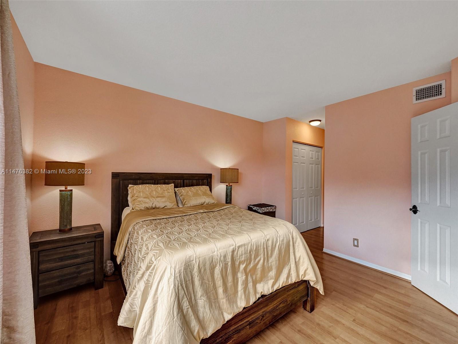 SOMERSET FOUR REPLAT - Residential