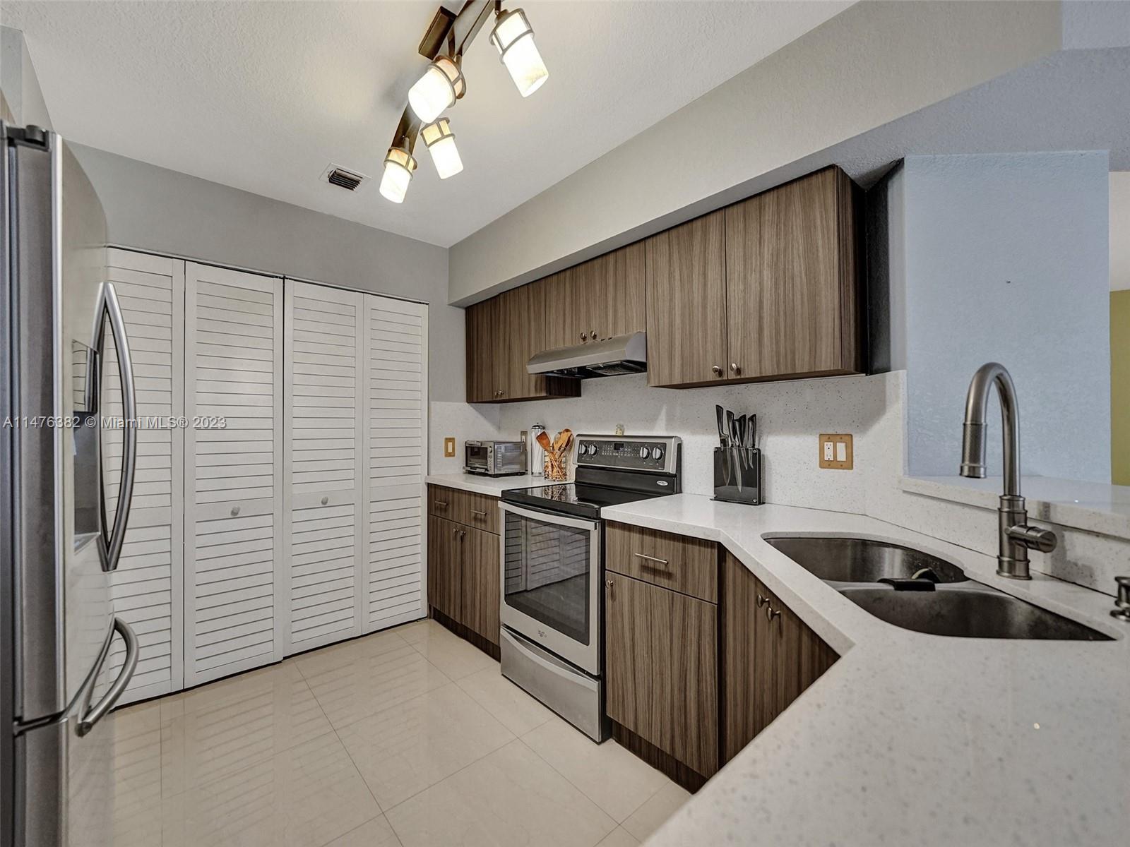 SOMERSET FOUR REPLAT - Residential