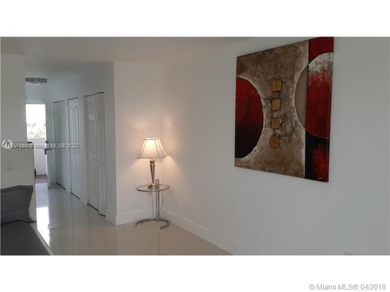BAYSHORE YACHT & TENNIS C - Residential