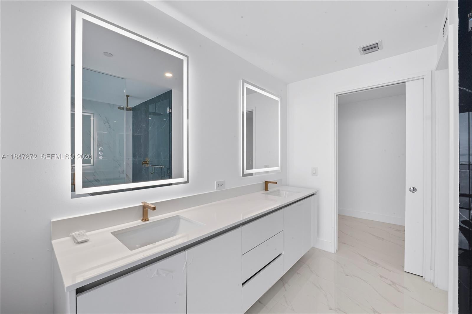 ARIA RESERVE - Residential