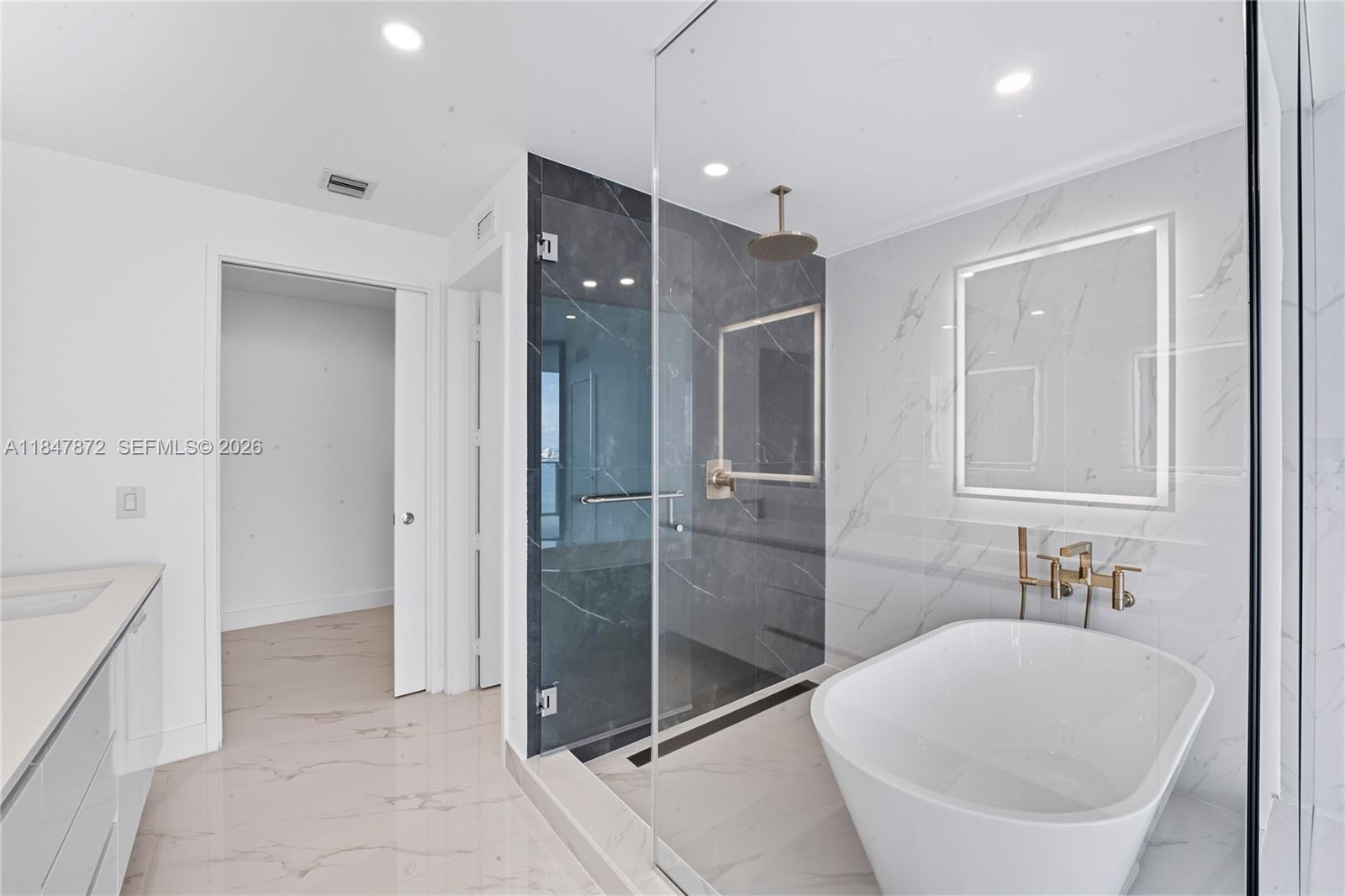 ARIA RESERVE - Residential