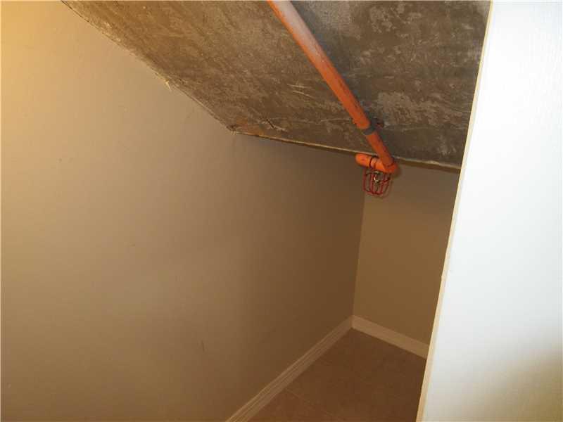 JACKSON PEACOCKS SUB - Residential Lease