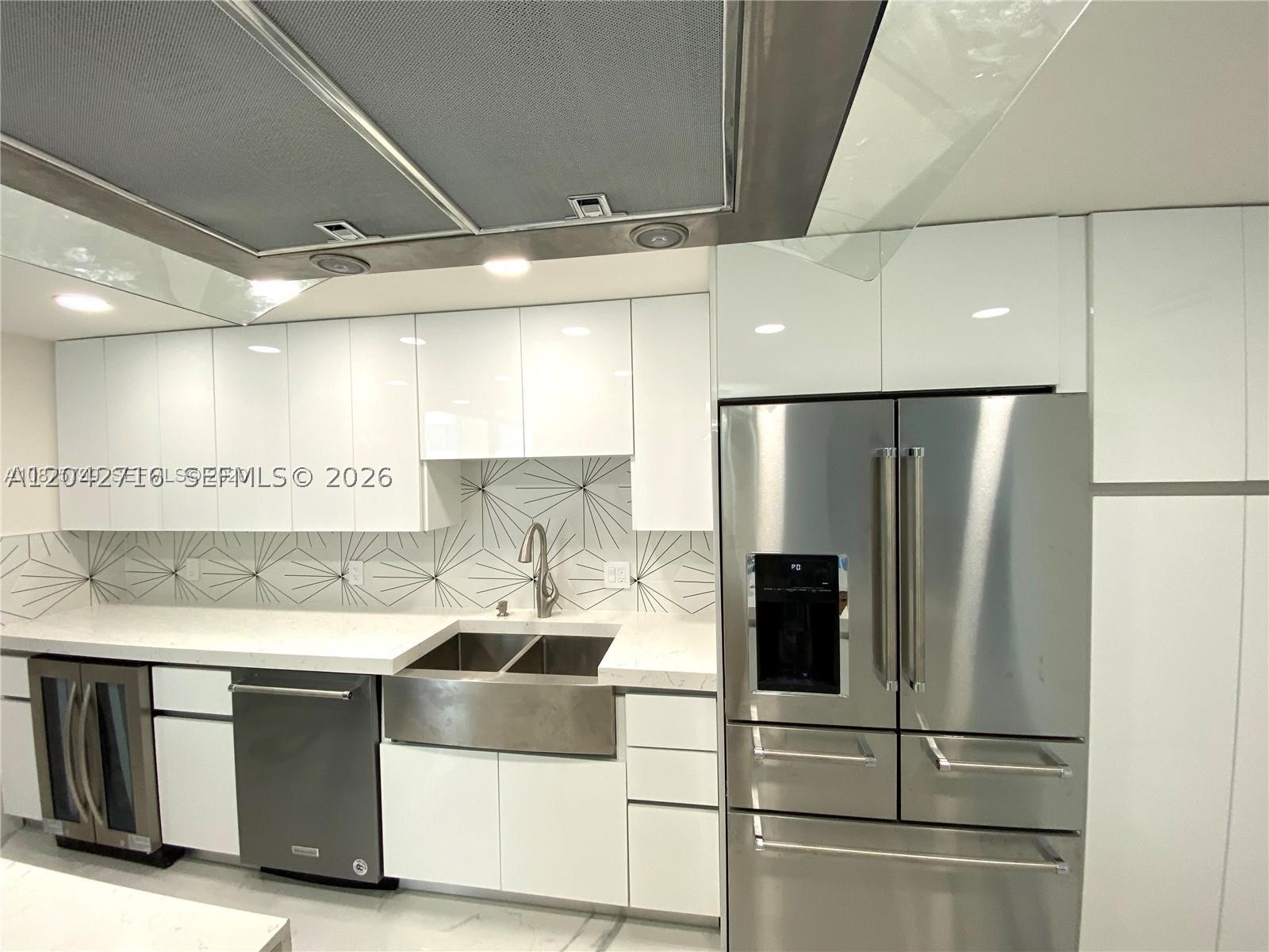 PLAZA SOUTH CONDO - Residential