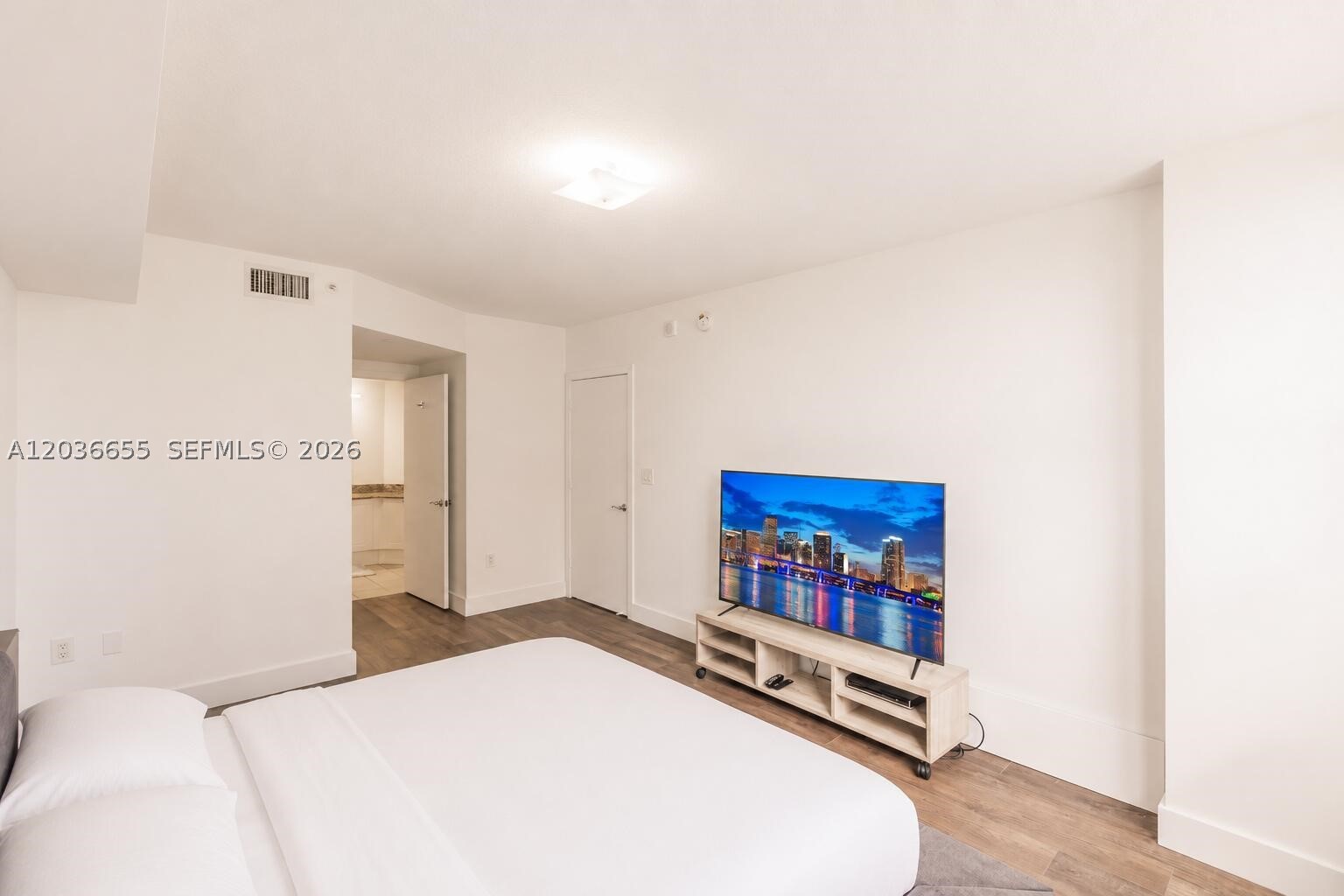 TURNBERRY ON THE GREEN CON - Residential