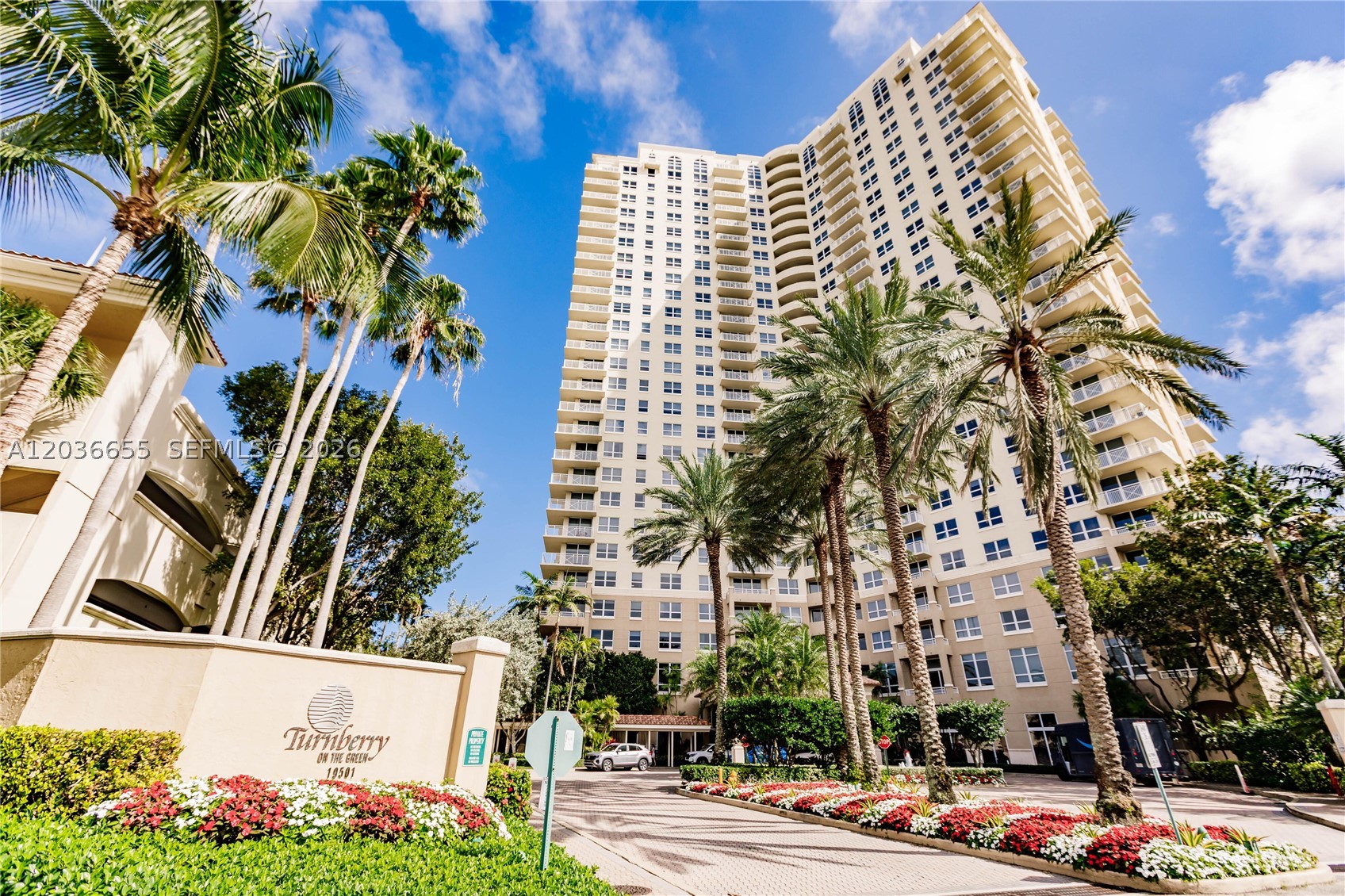 TURNBERRY ON THE GREEN CON - Residential