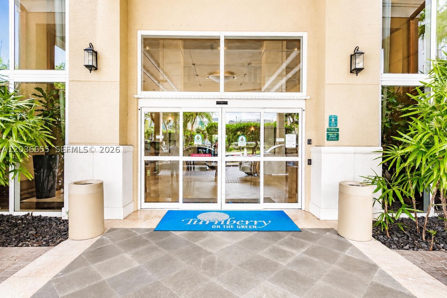 TURNBERRY ON THE GREEN CON - Residential