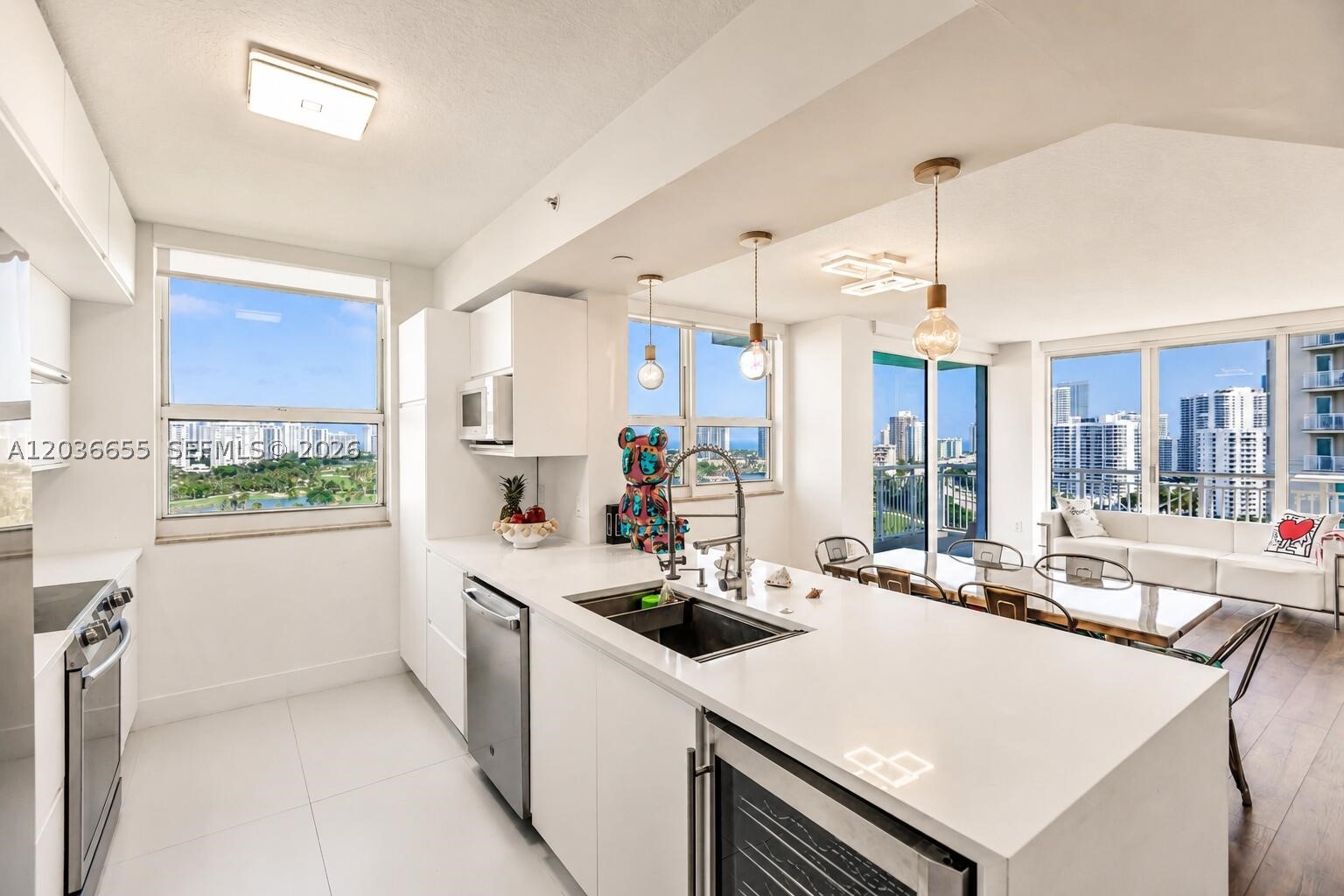 TURNBERRY ON THE GREEN CON - Residential