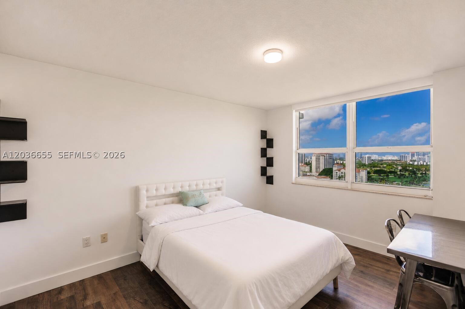 TURNBERRY ON THE GREEN CON - Residential